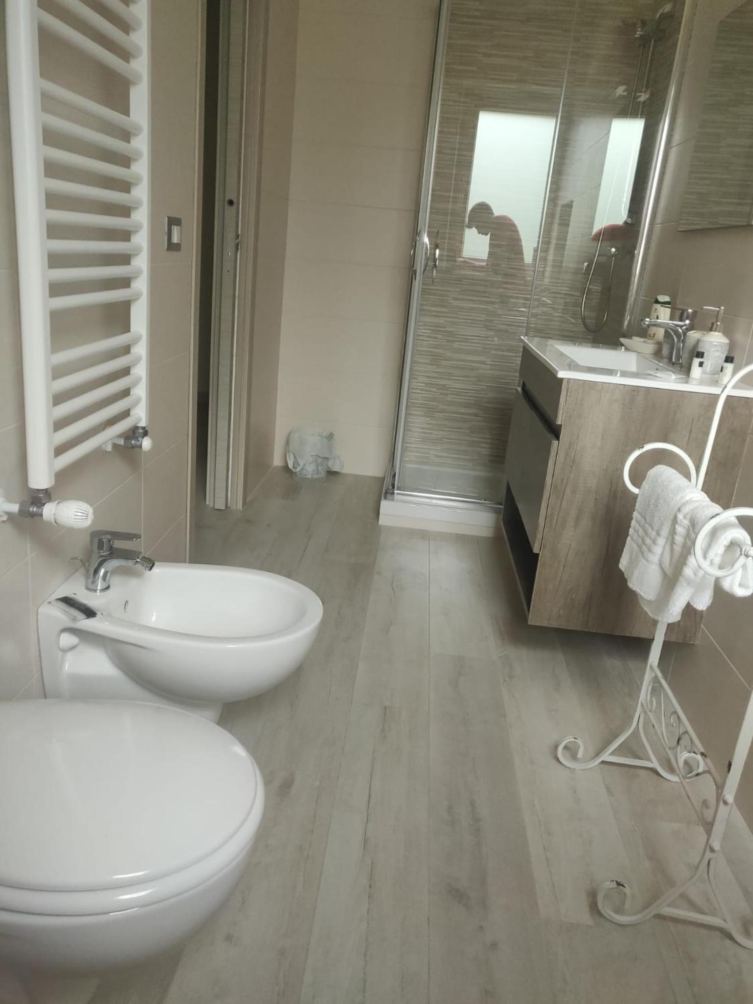 Twin Room with Private Bathroom - Photo 3