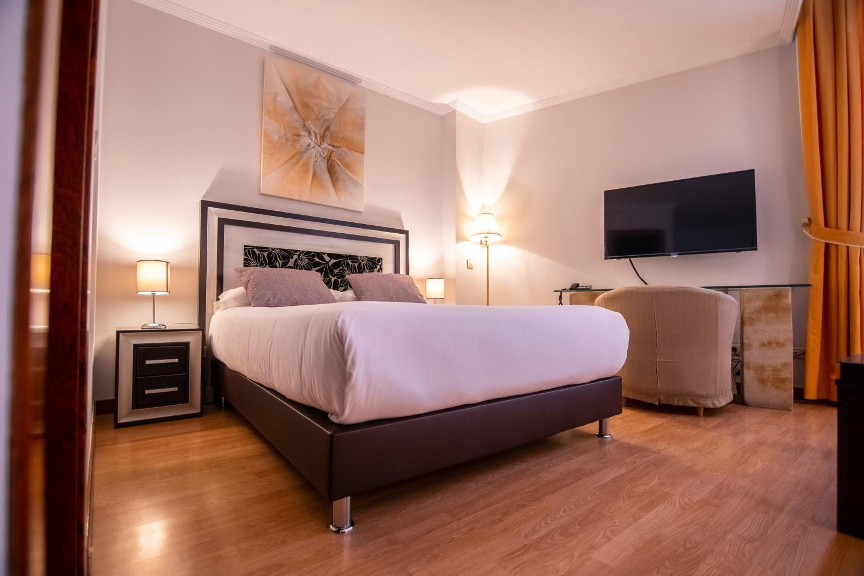 Double or Twin Room - Photo 16