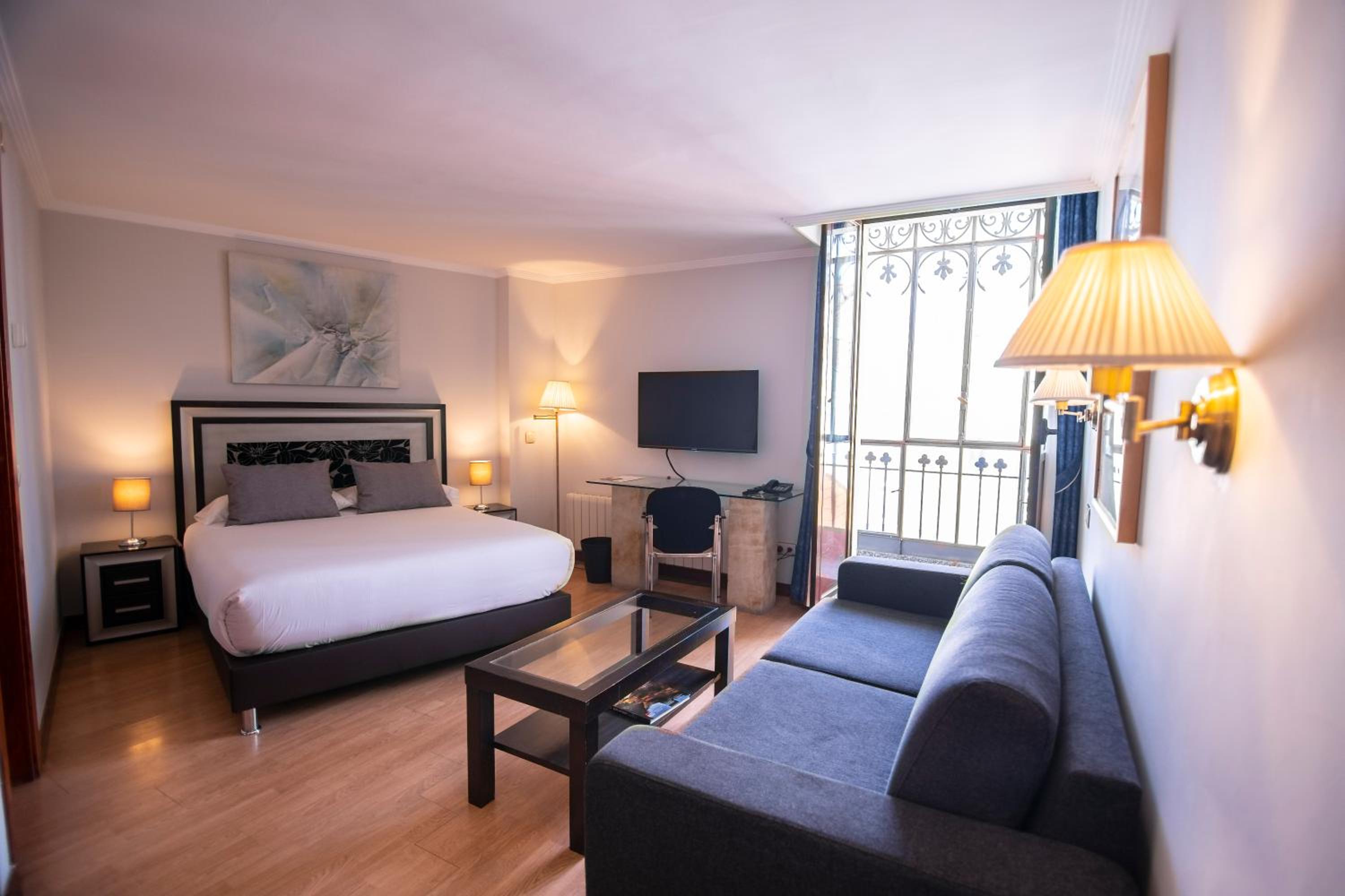 Superior Double or Twin Room - Photo 16
