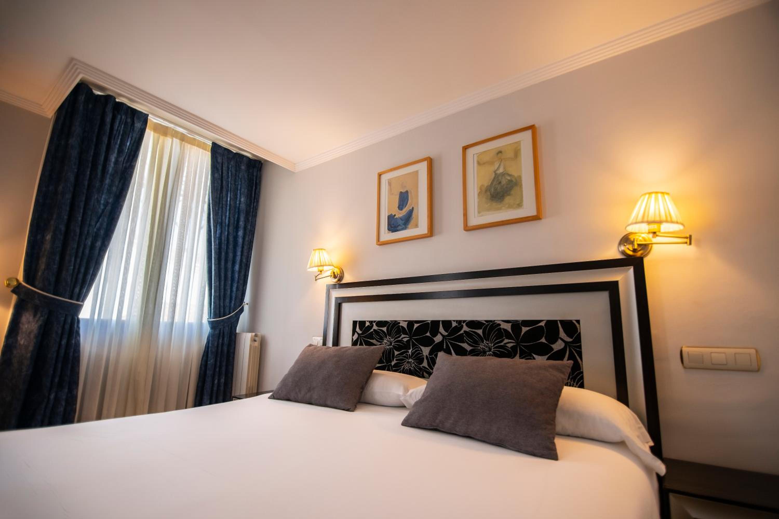 Superior Double or Twin Room - Photo 18