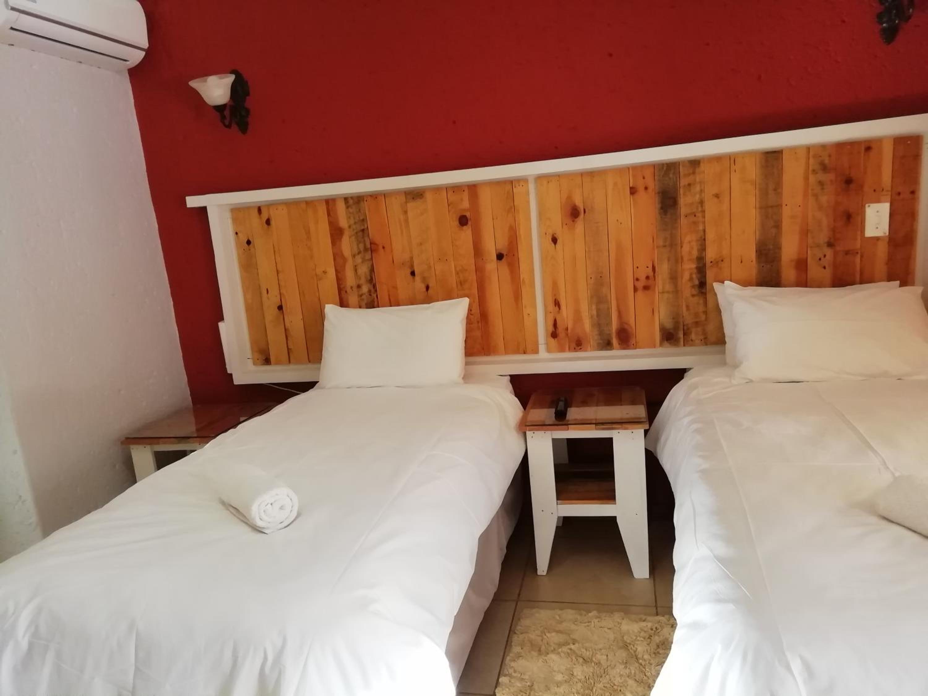 Twin Room - Photo 16