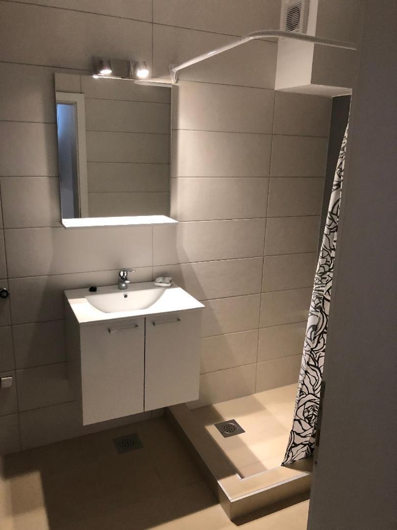 Family Room with Private Bathroom photo 3