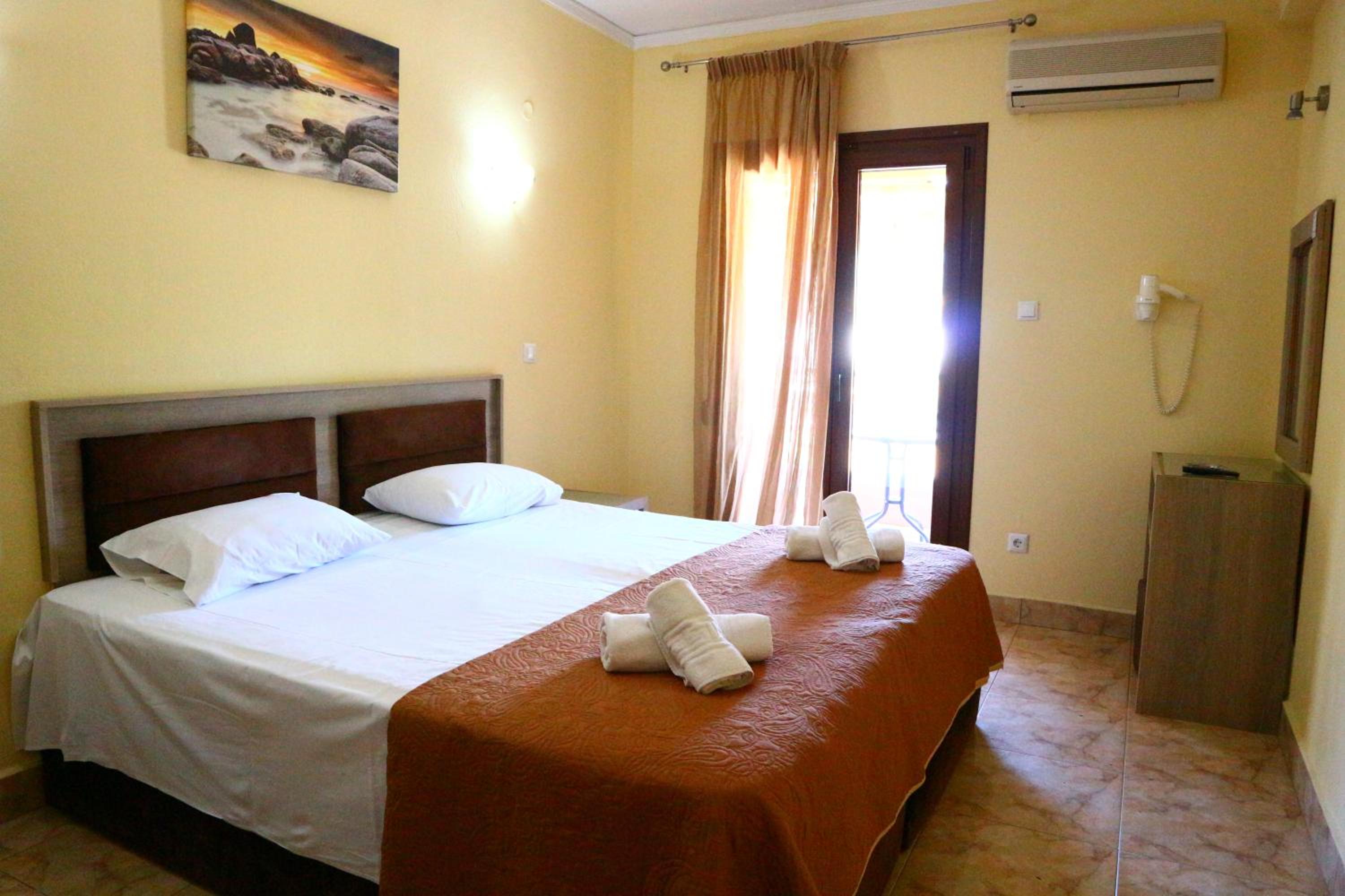Studio (2 Adults)