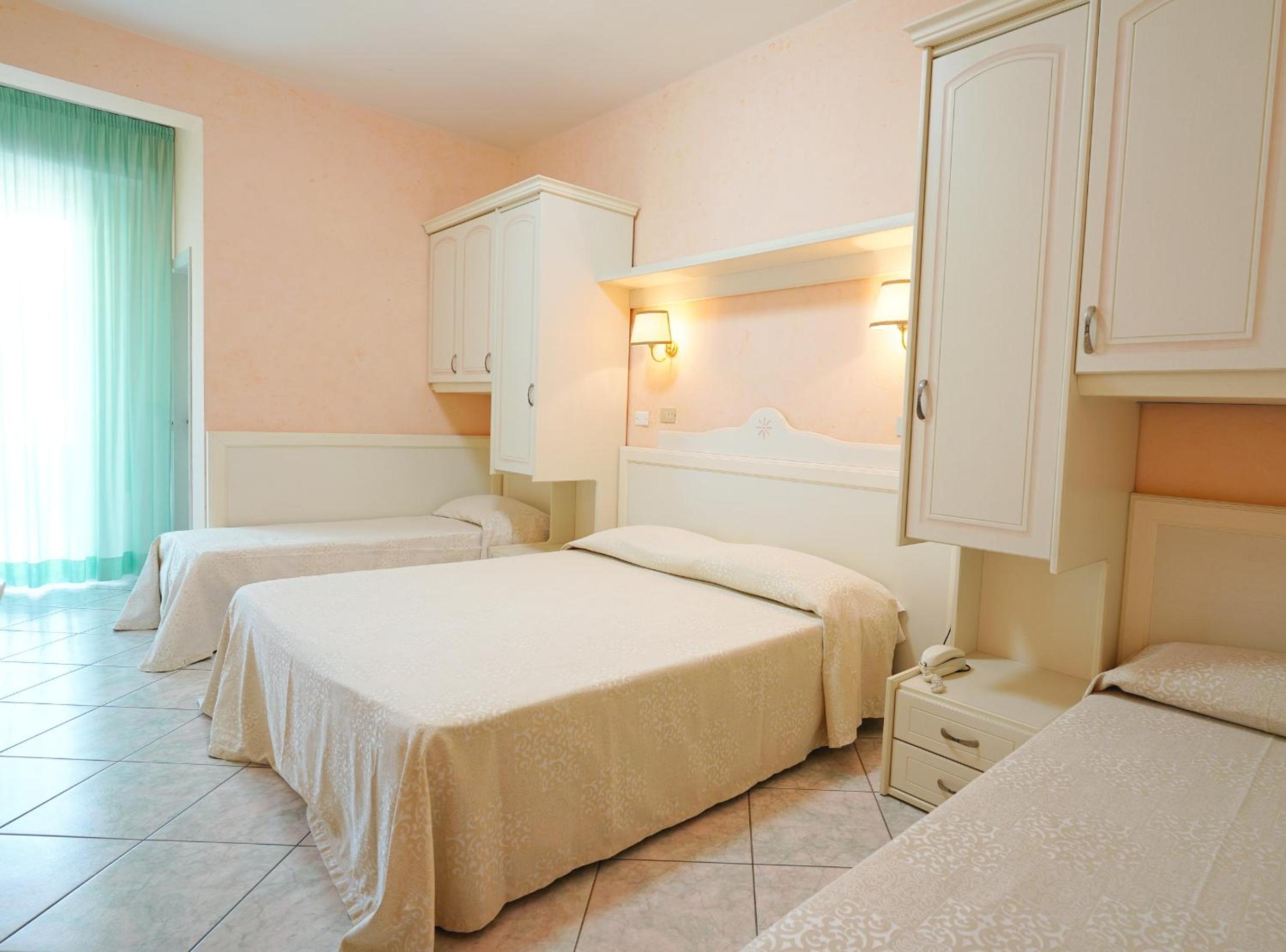 Quadruple Room with Balcony photo 1