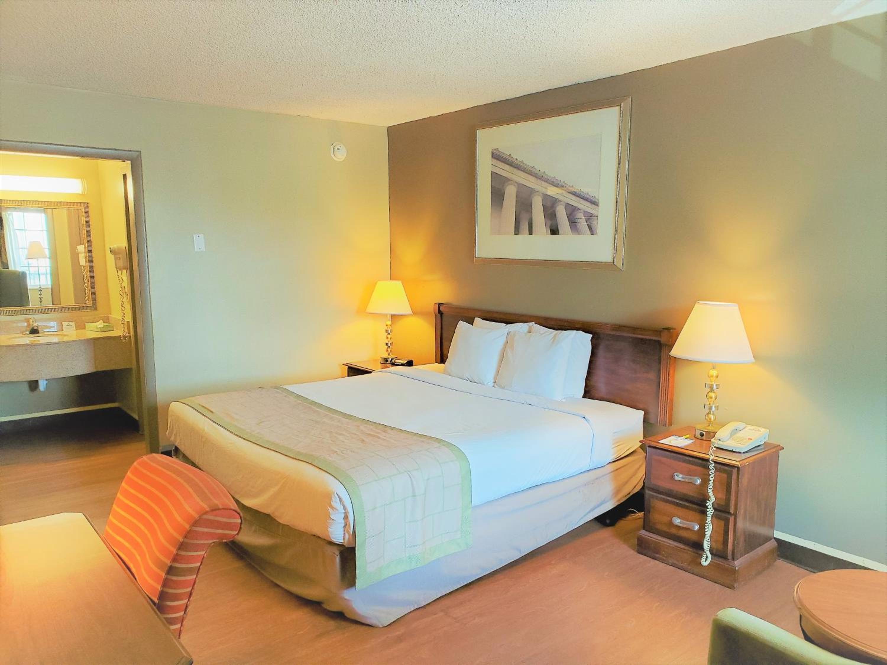 King Room - Non-Smoking photo 1