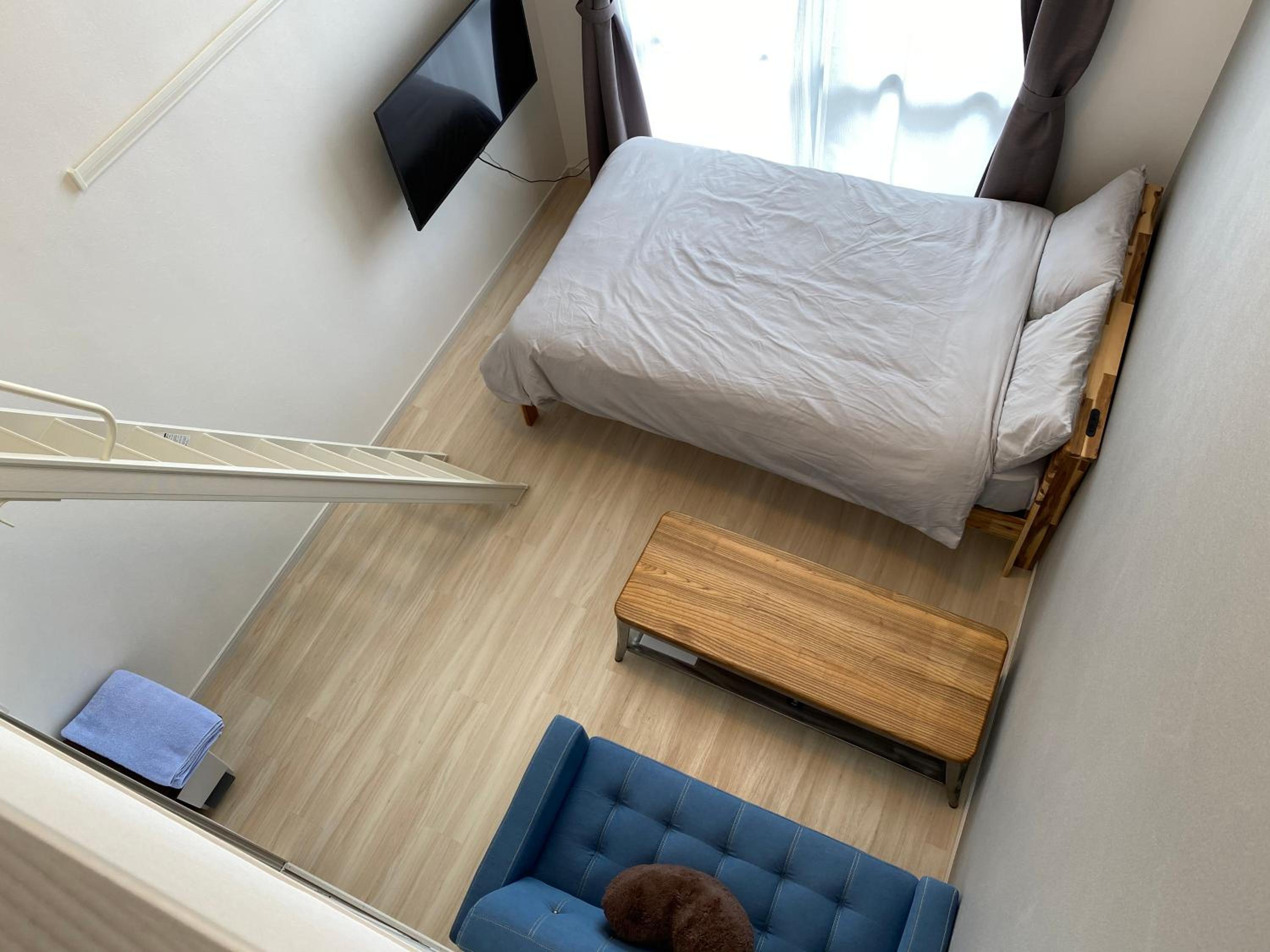 Small Double room on 6th floor. photo 1
