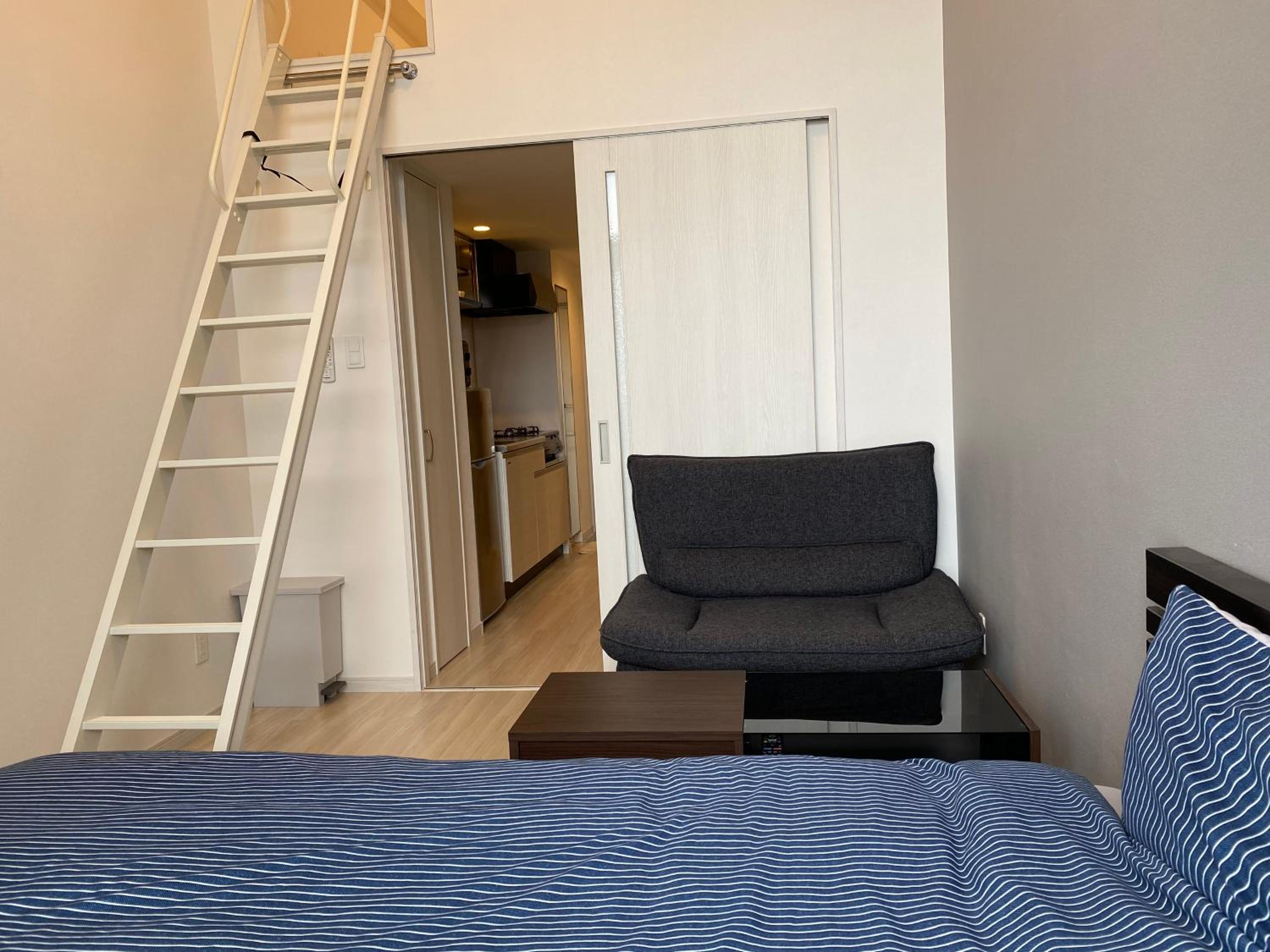Small Double room on 6th floor. photo 2