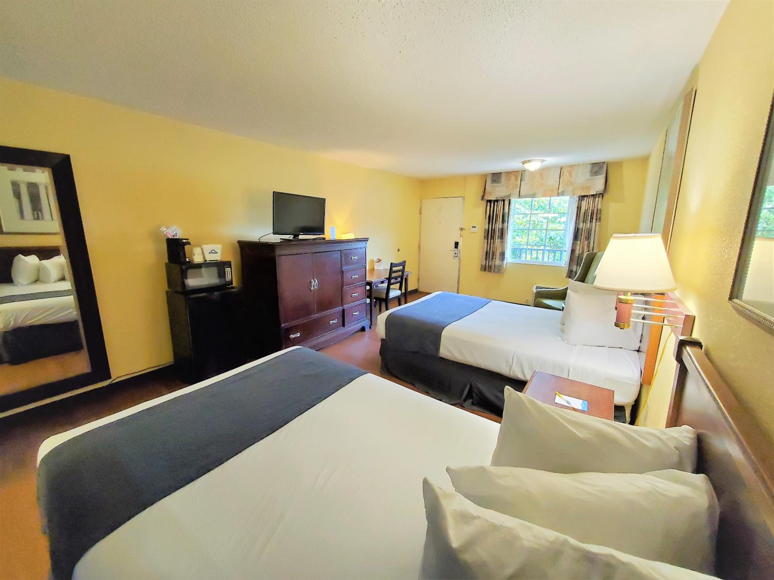 2 Double Bed, Mobility Accessible Room, Smoking photo 2