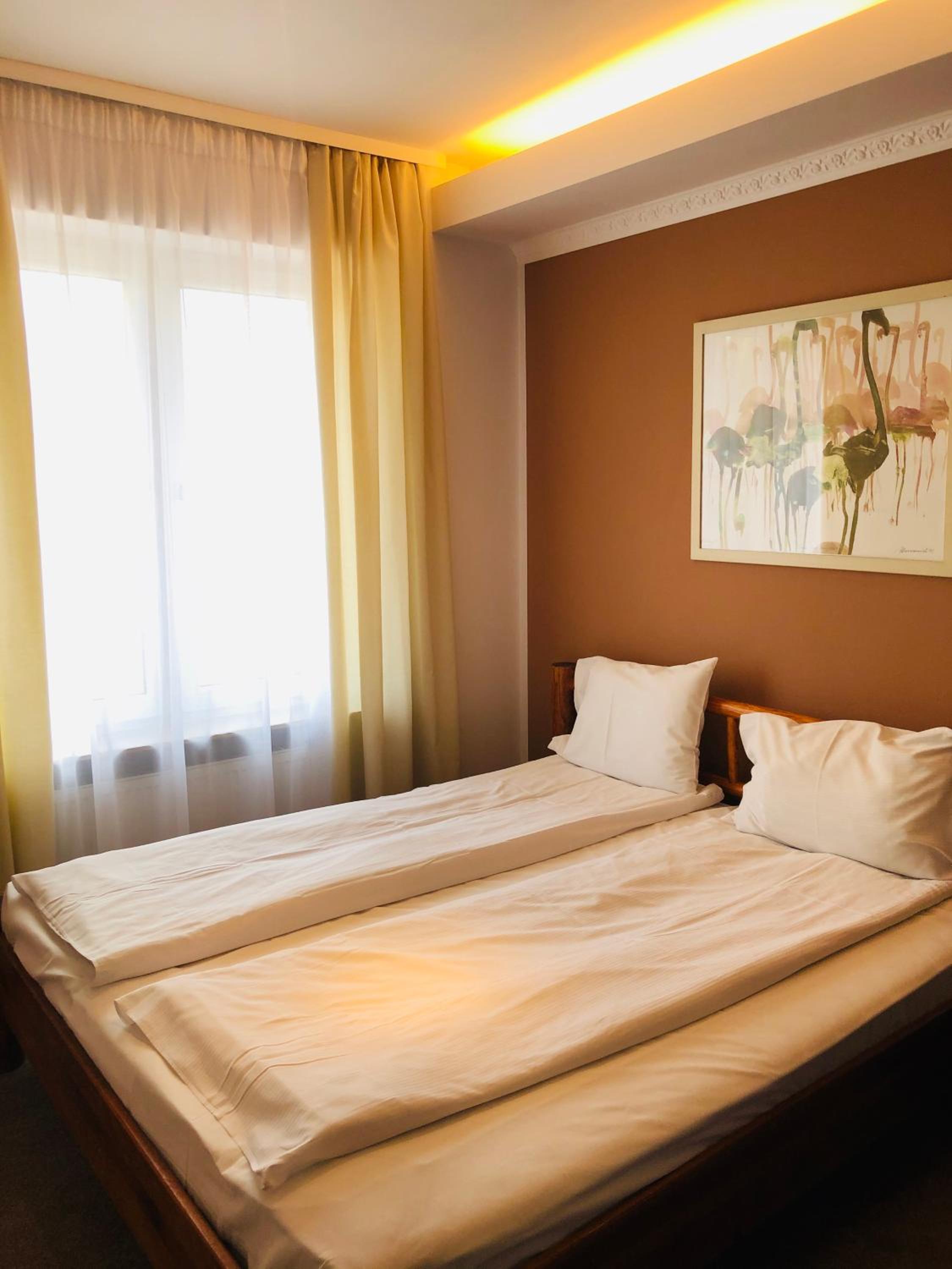 Queen Room - Photo 9