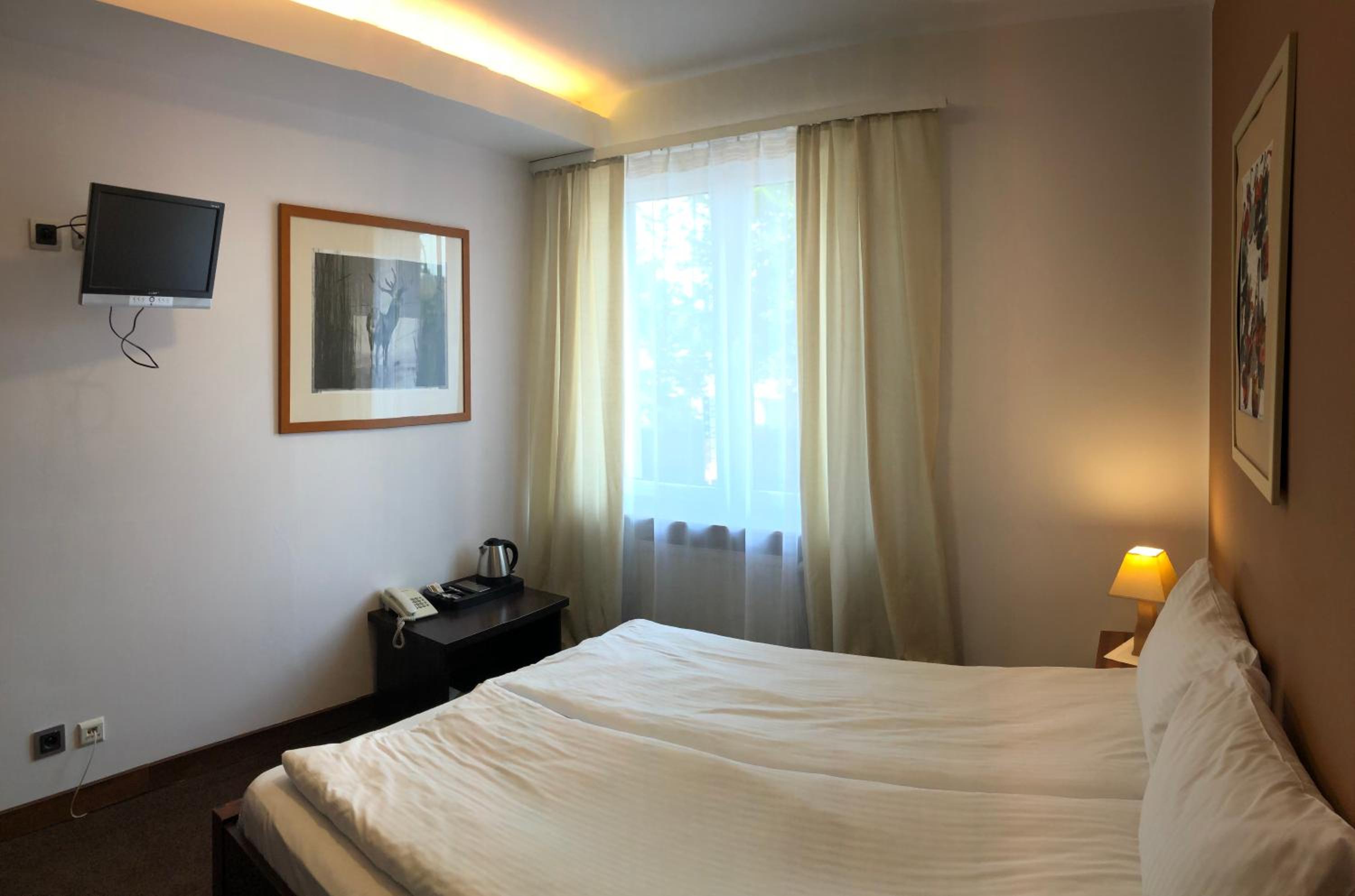 Queen Room - Photo 7