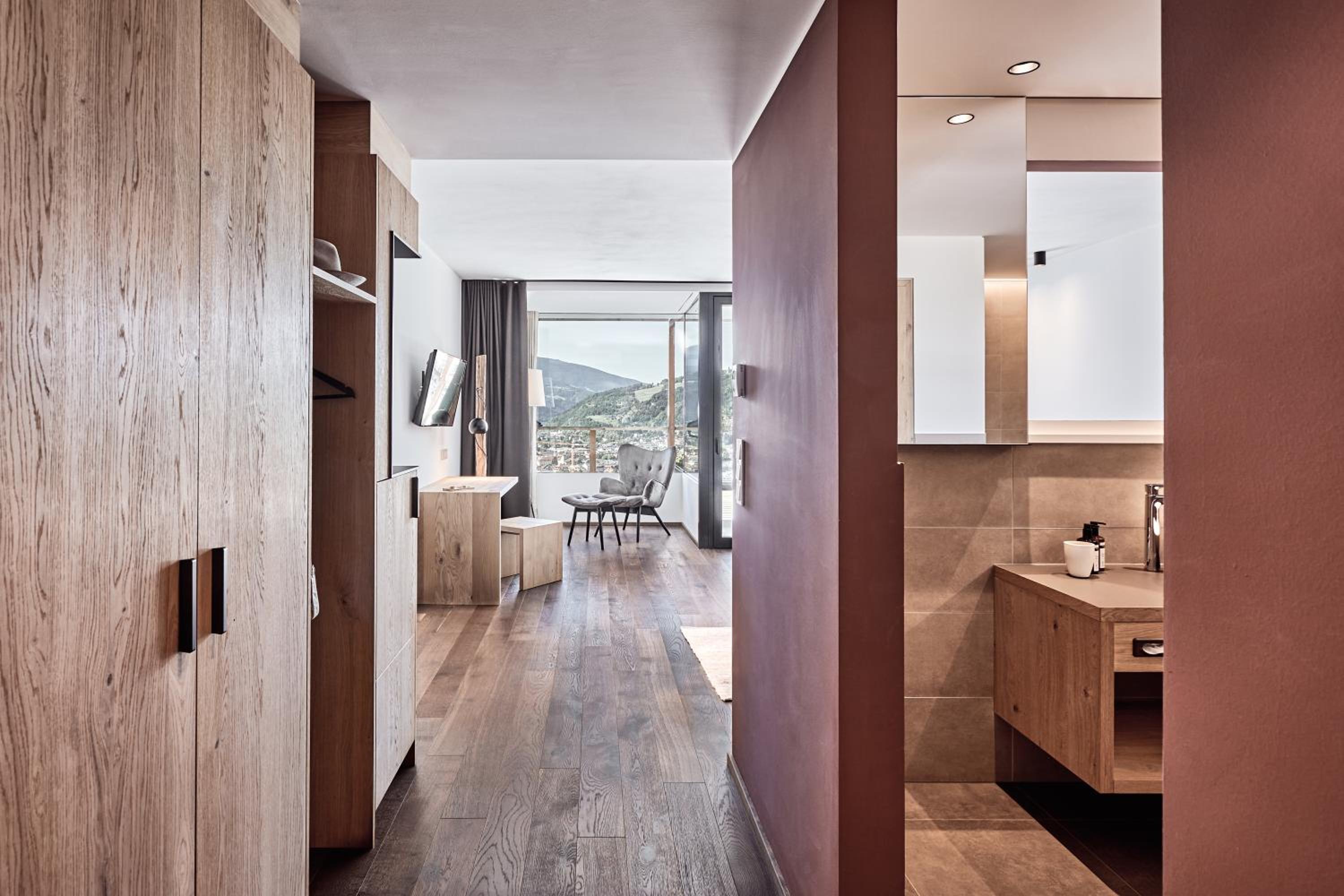Suite with Balcony - Photo 4