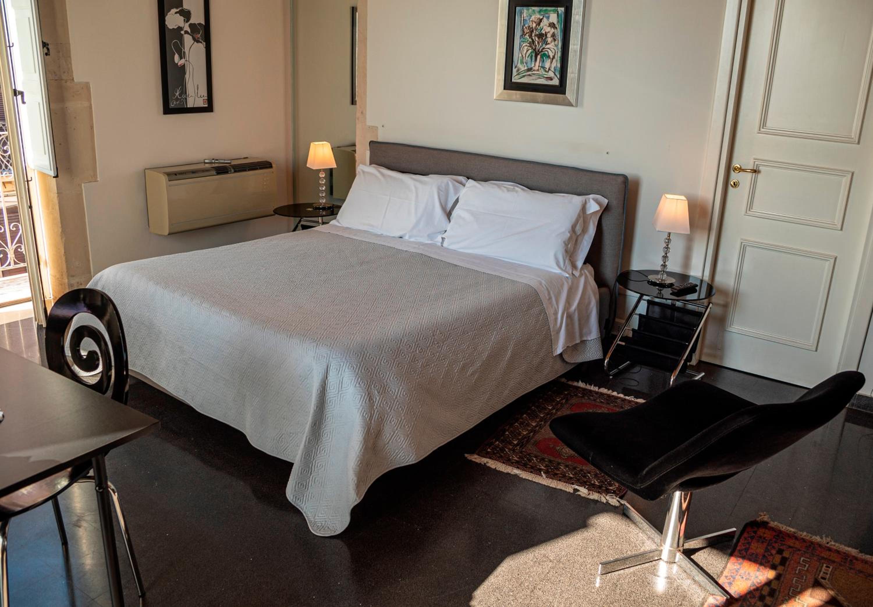 Suite with Balcony and Sea View - Photo 1