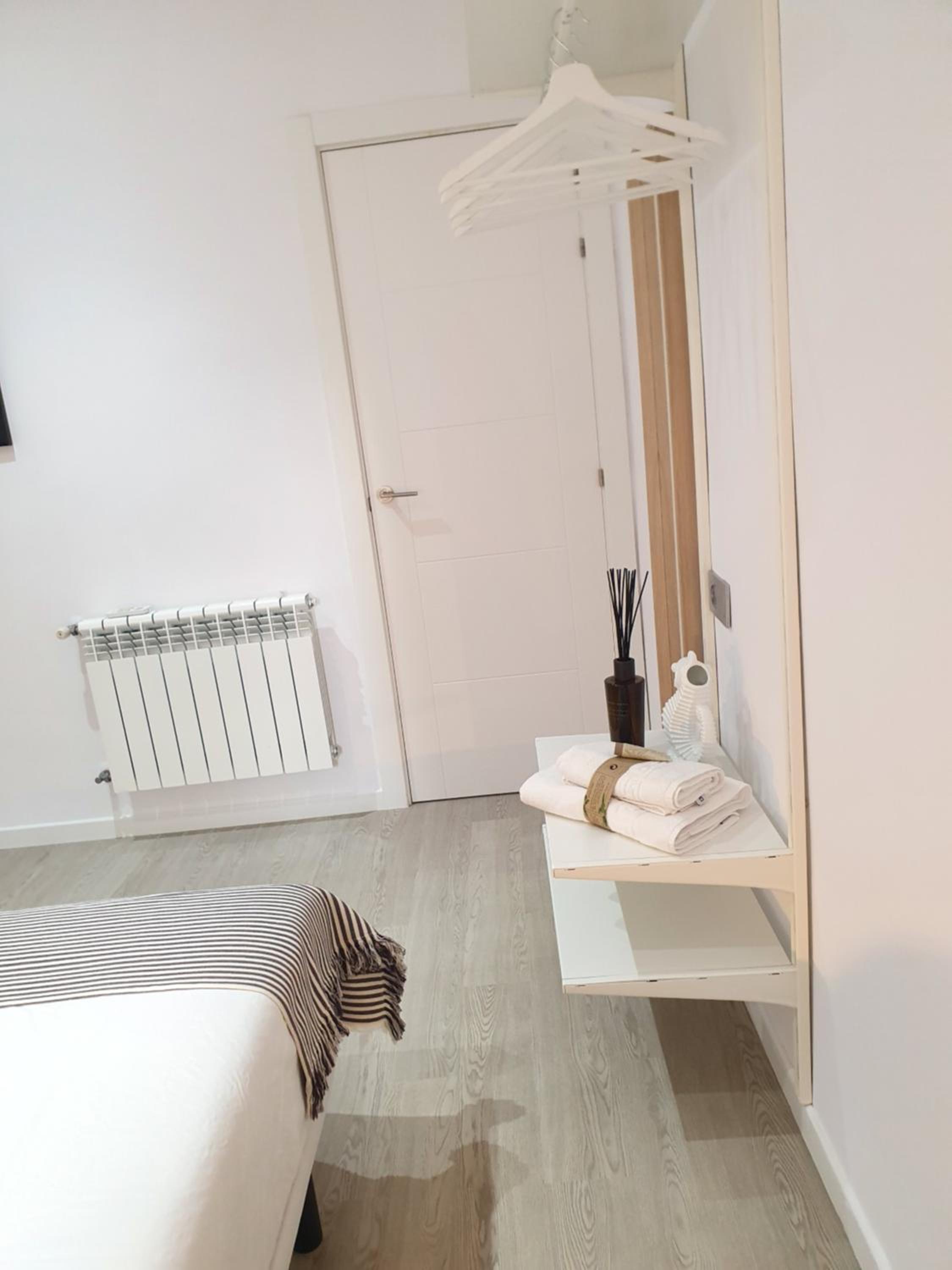 Double Room with Private Bathroom - Photo 8