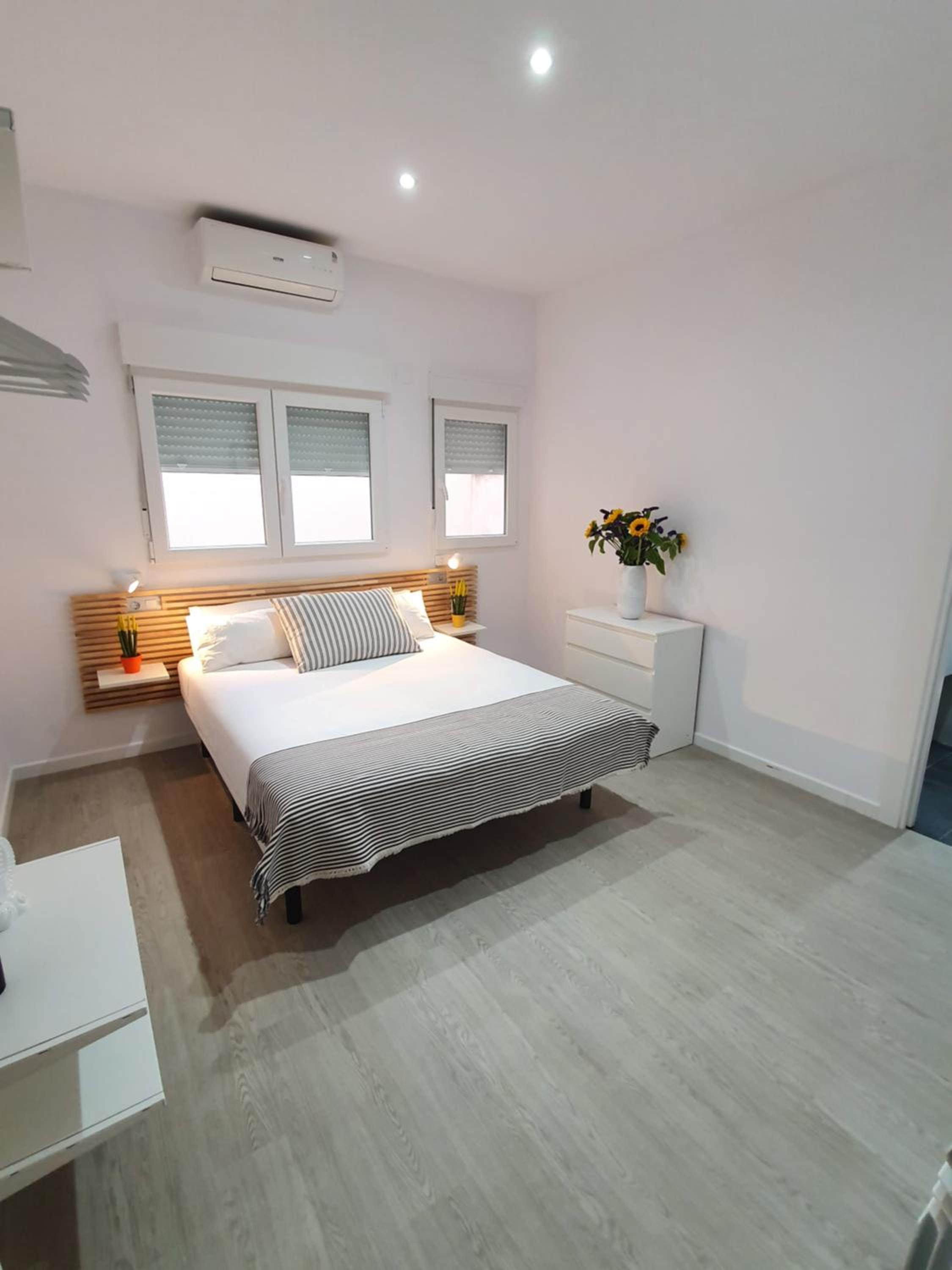 Double Room with Private Bathroom - Photo 7