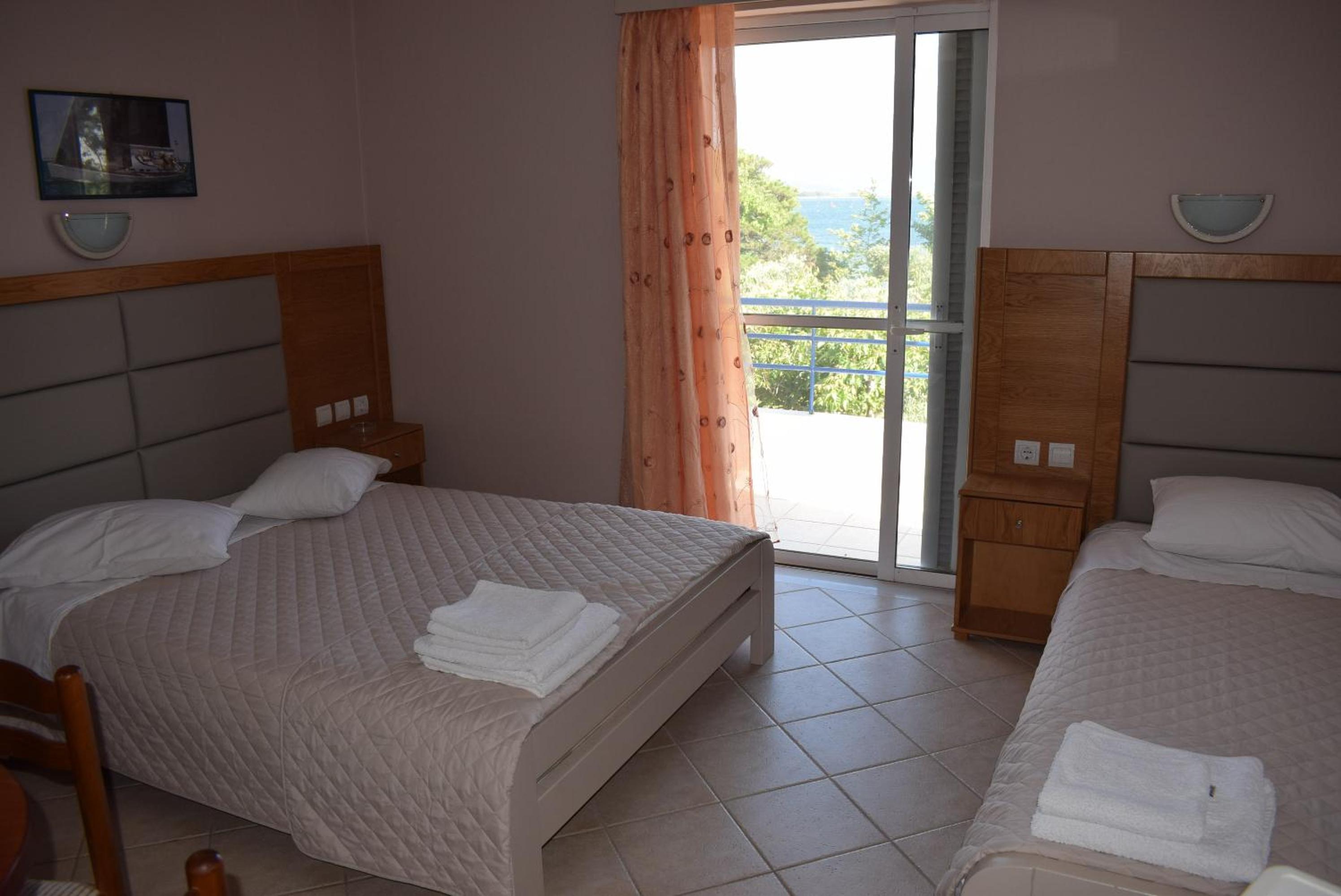 Deluxe Triple Room with Sea View - Photo 1