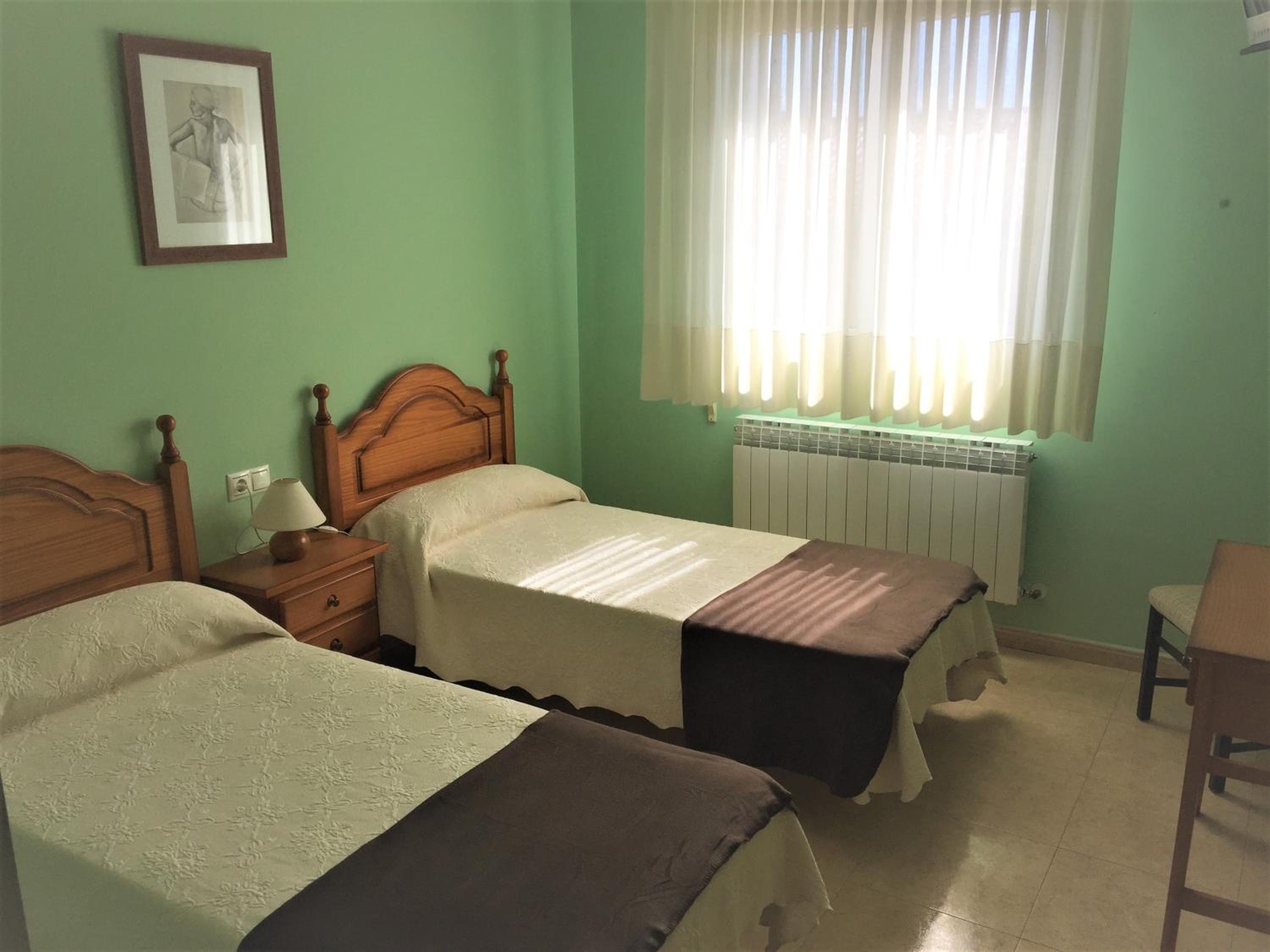 Twin Room - Photo 4