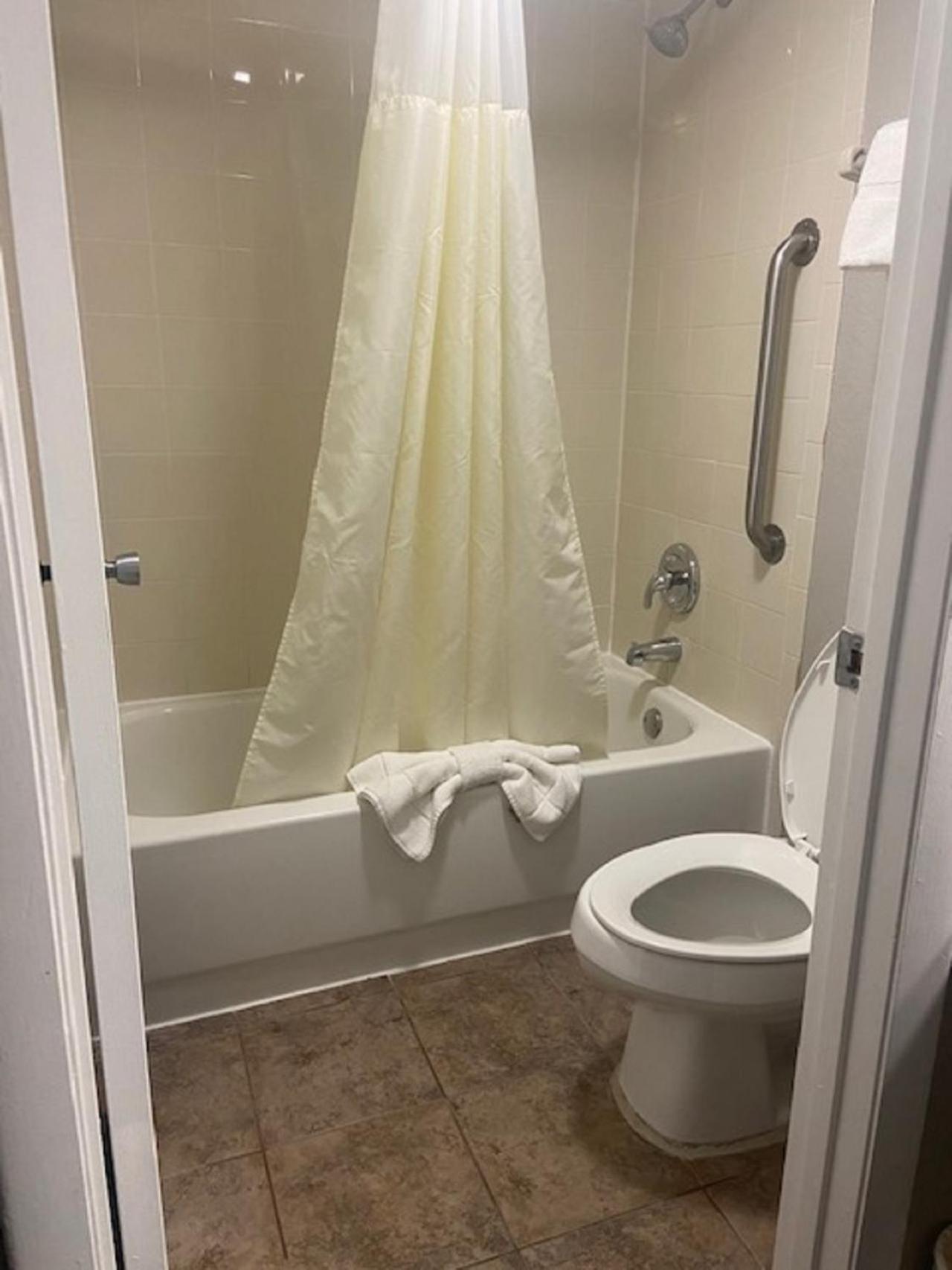 Double Room with Two Double Beds - Non-Smoking - Photo 2