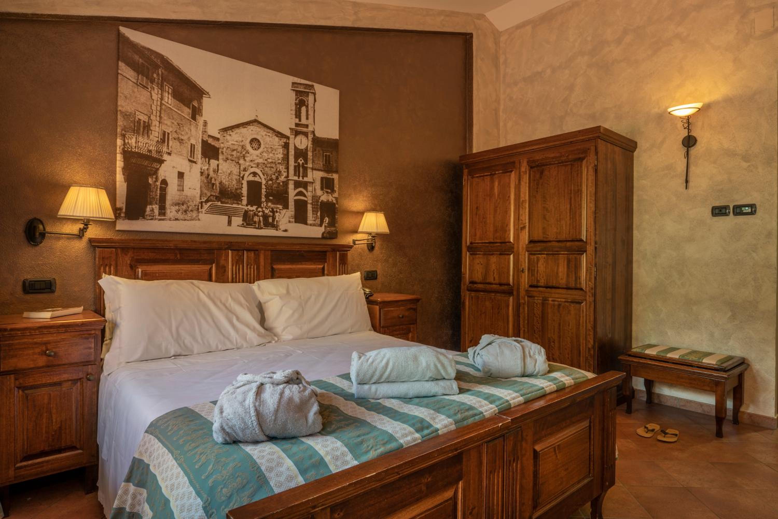 Superior Double or Twin Room with Terrace - Photo 6