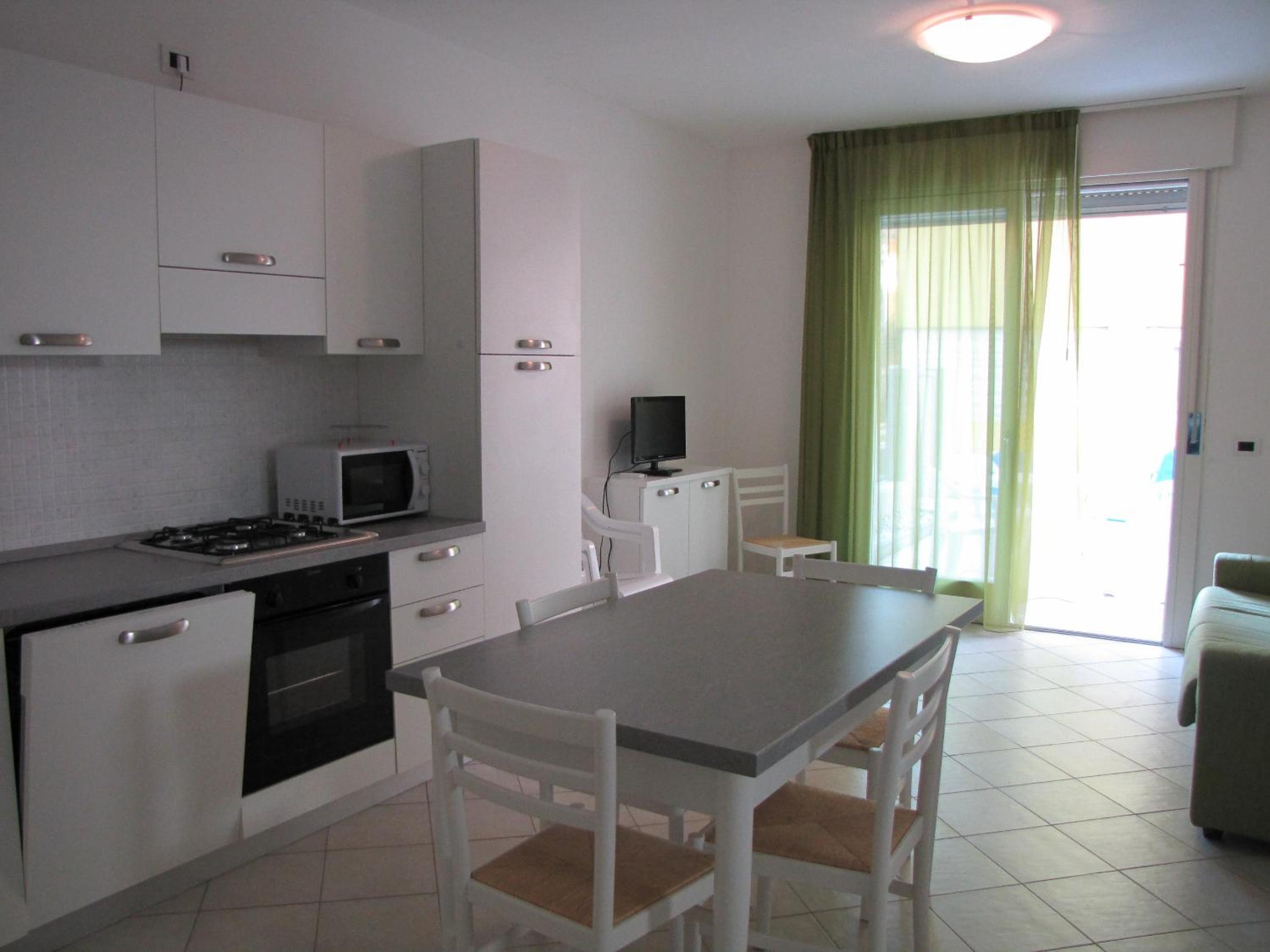 One-Bedroom Apartment with Partial Sea View - Photo 5