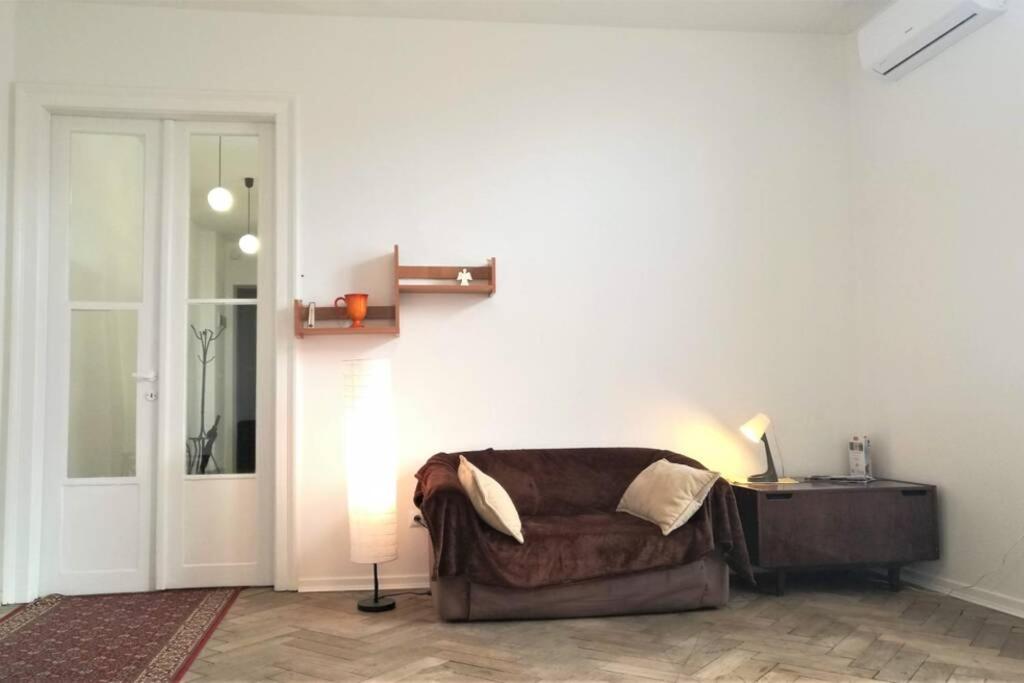 One-Bedroom Apartment - Photo 6