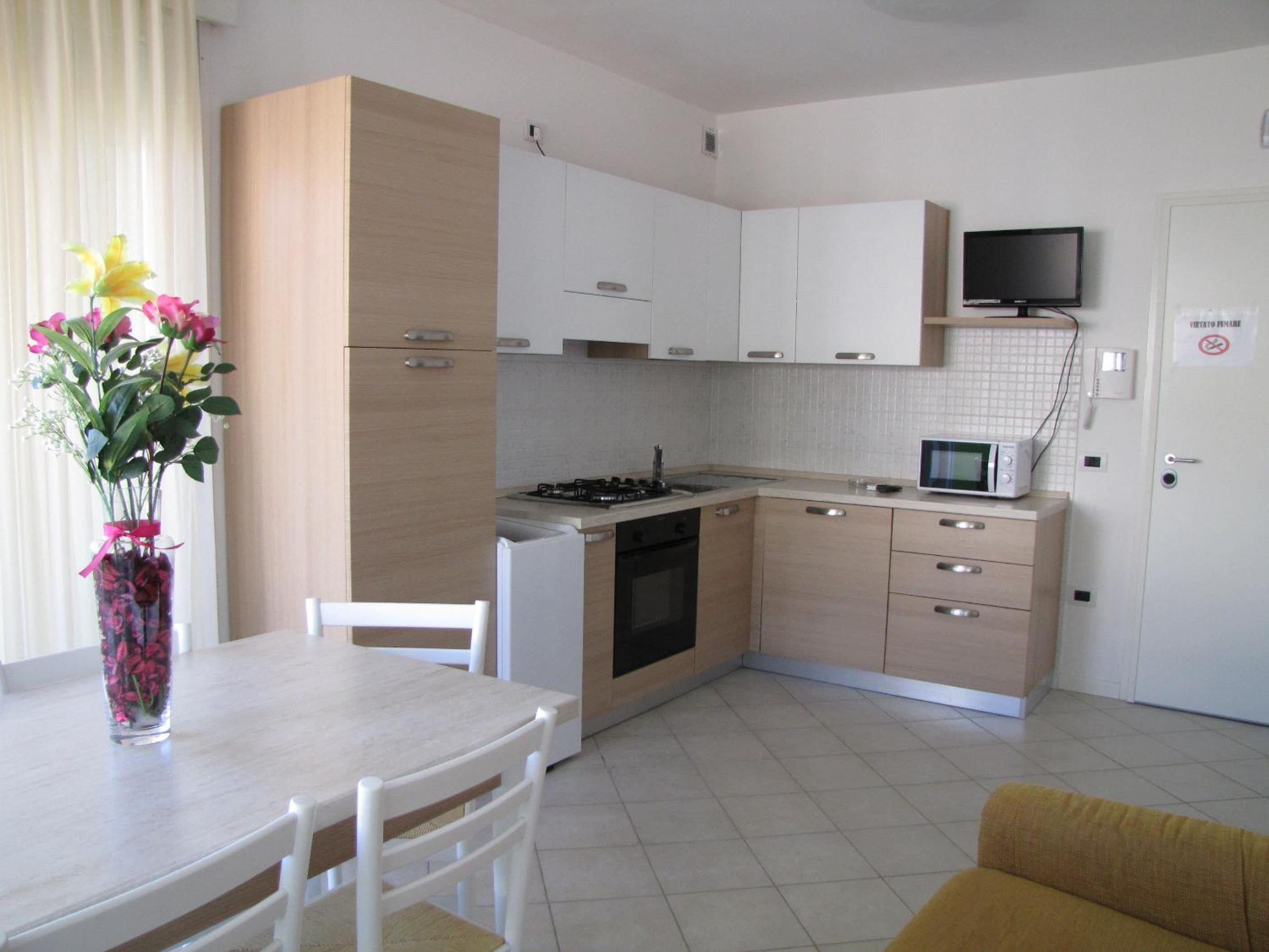 Two-Bedroom Apartment with Partial Sea View - Photo 6