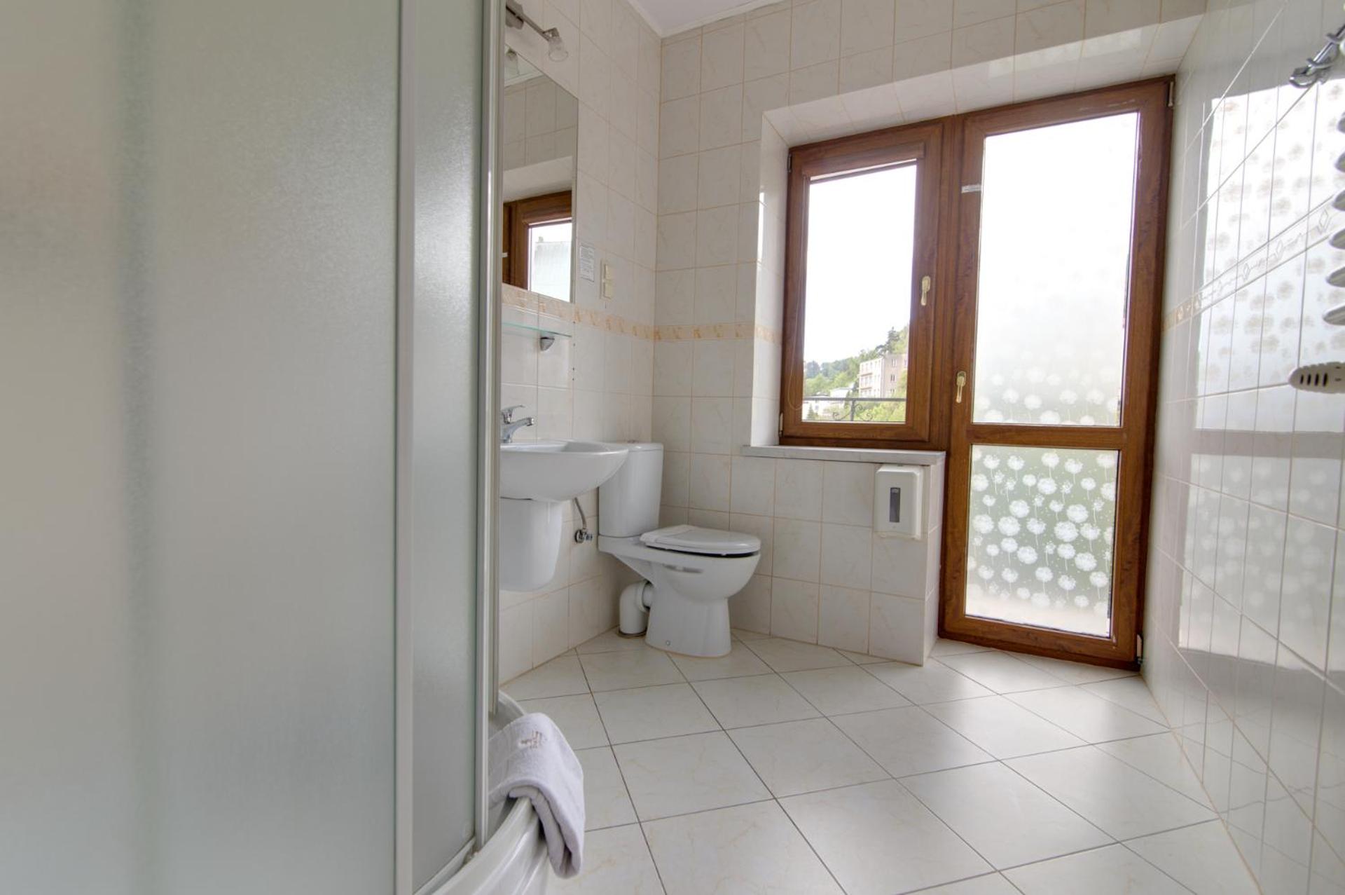 Large Double or Twin Room - Photo 6