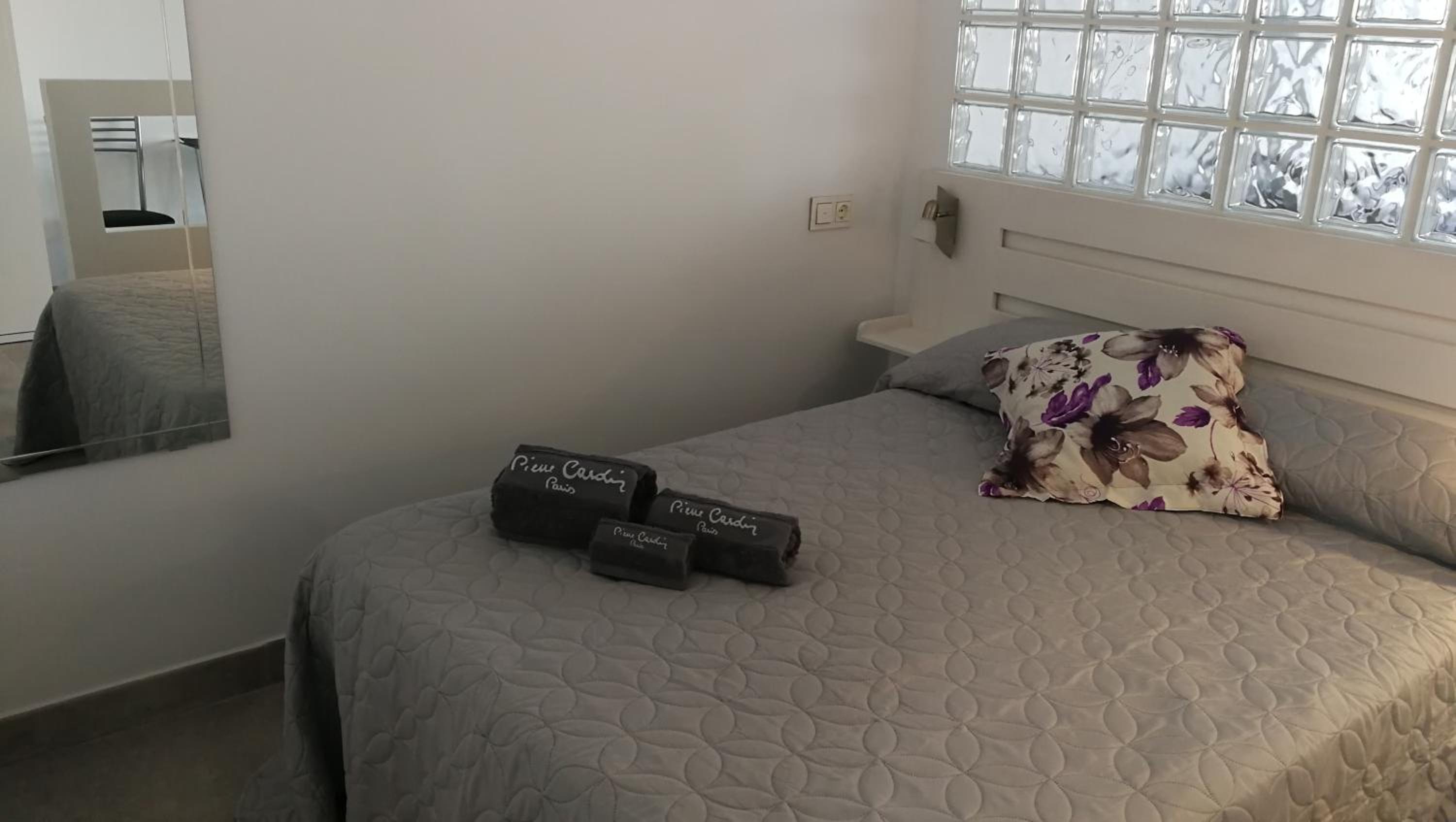 One-Bedroom Apartment photo 3