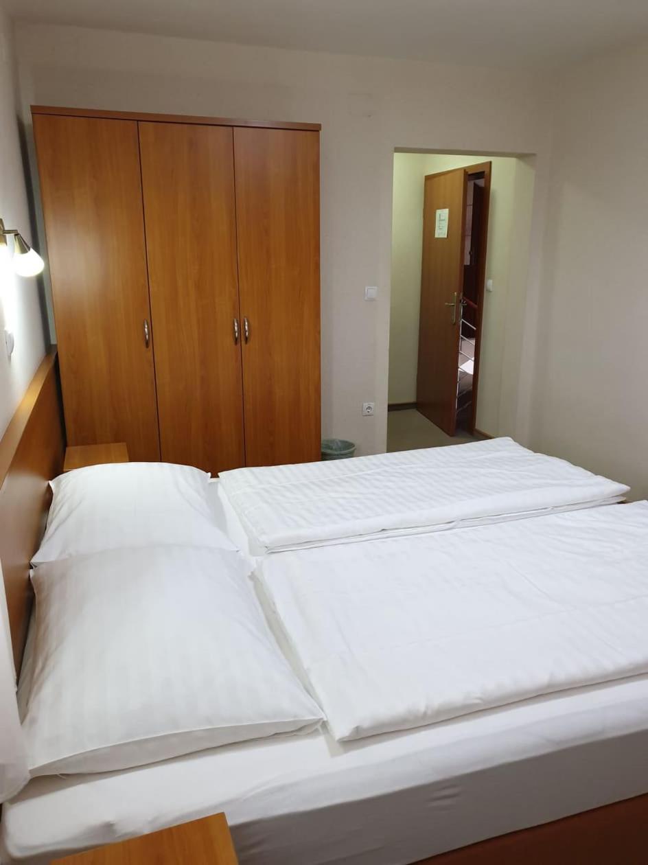 Double Room - Photo 2