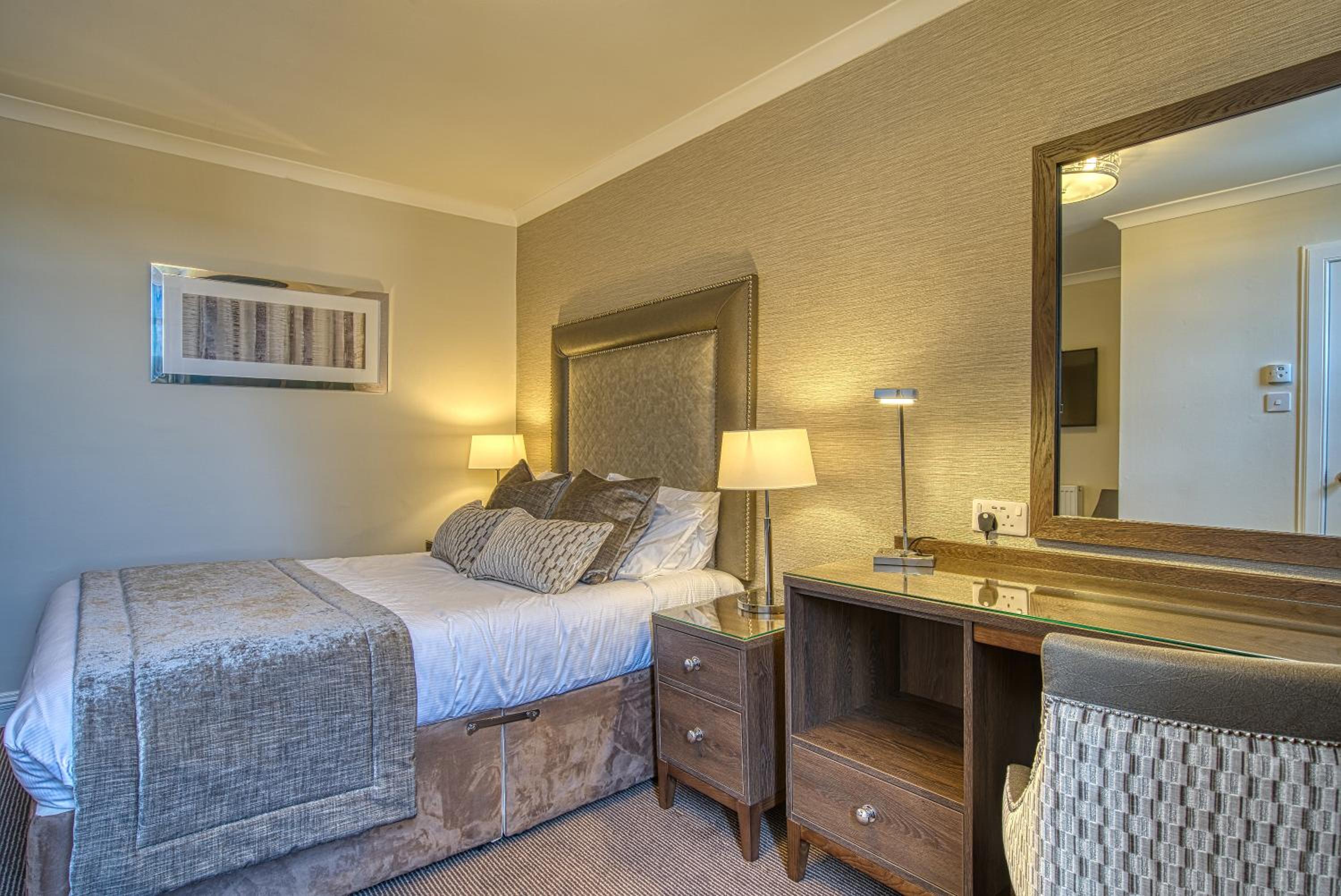 Classic Double or Twin Room - Photo 13