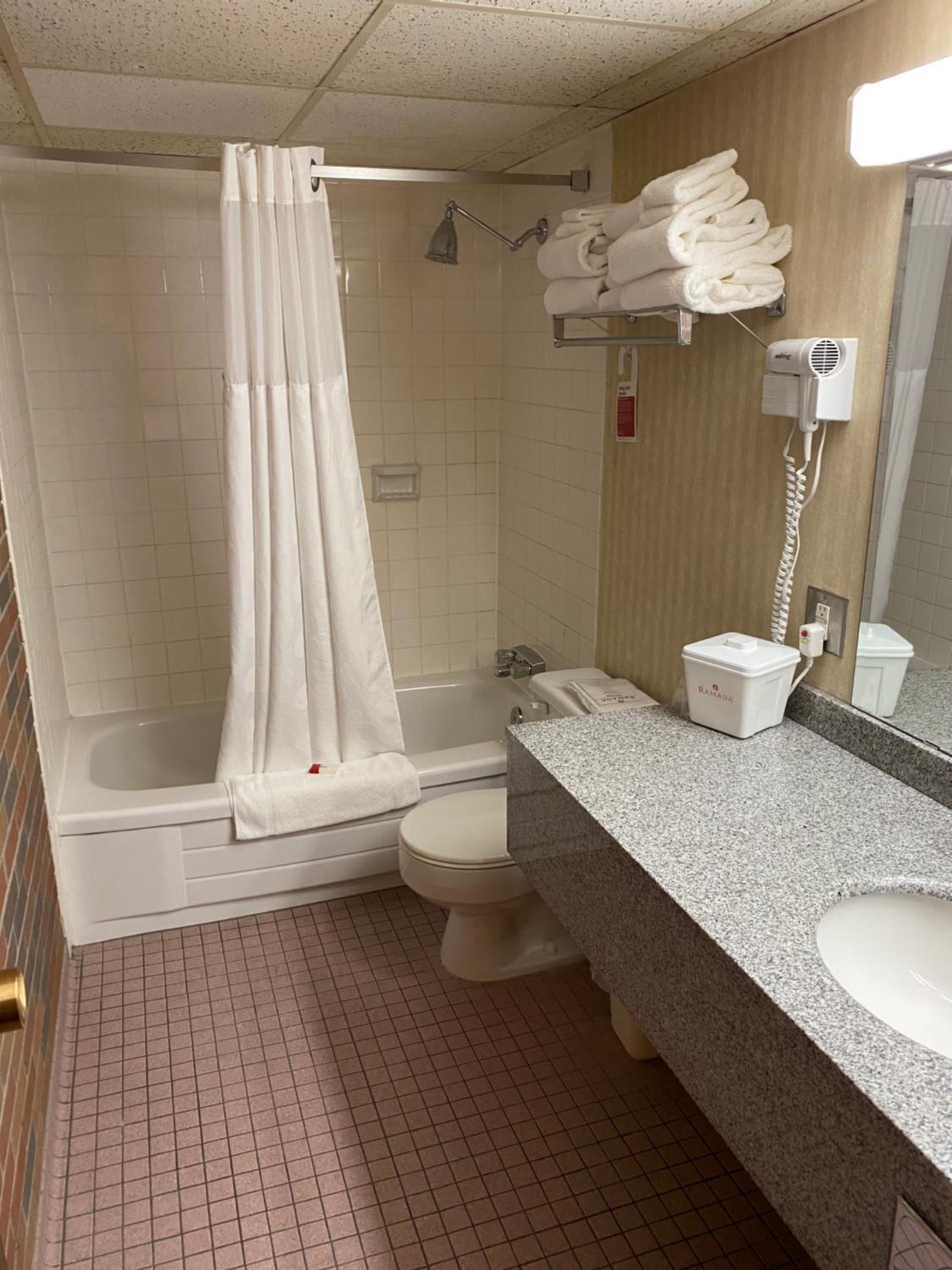 Queen Room - Non-Smoking - Photo 4