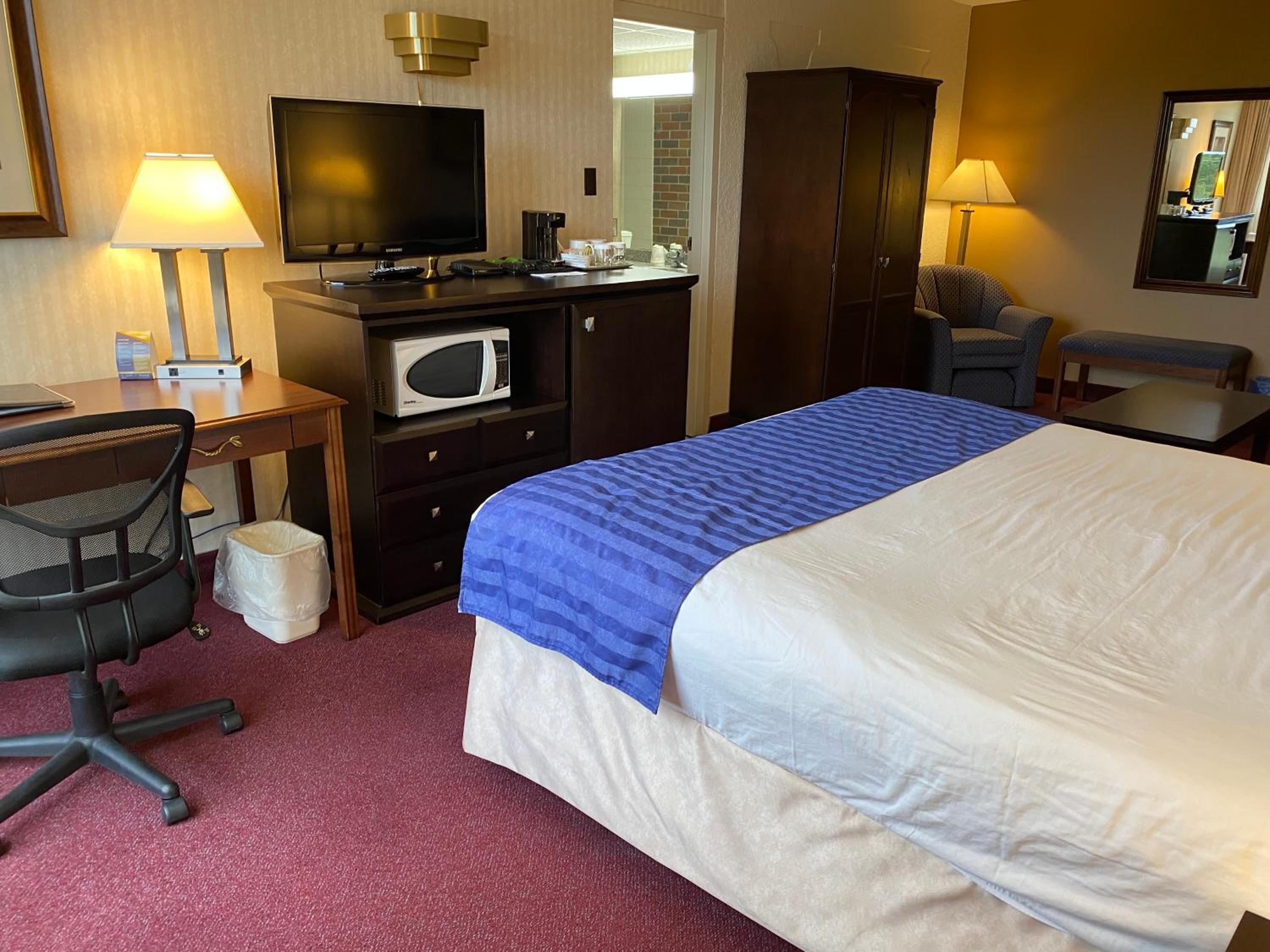 King Room with Sofa Bed - Non-Smoking - Photo 3