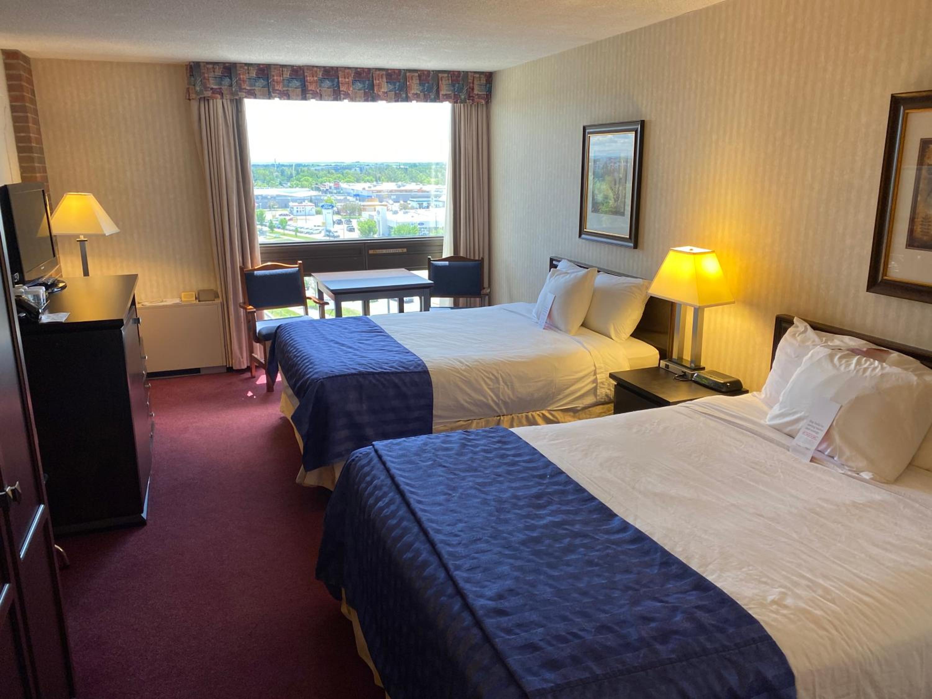 Queen Room with Two Queen Beds - Non-Smoking - Photo 1