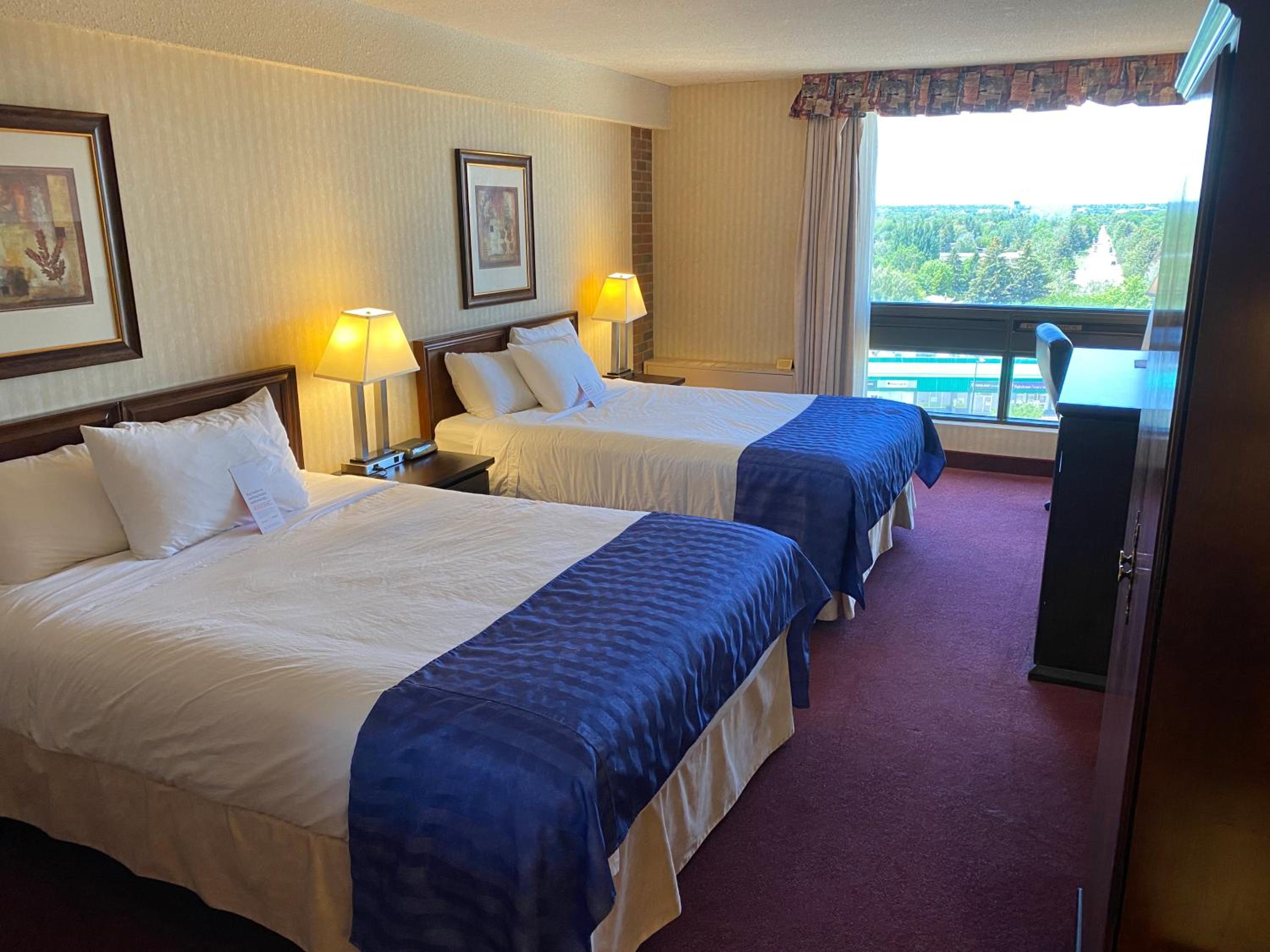 Queen Room with Two Queen Beds - Non-Smoking - Photo 3
