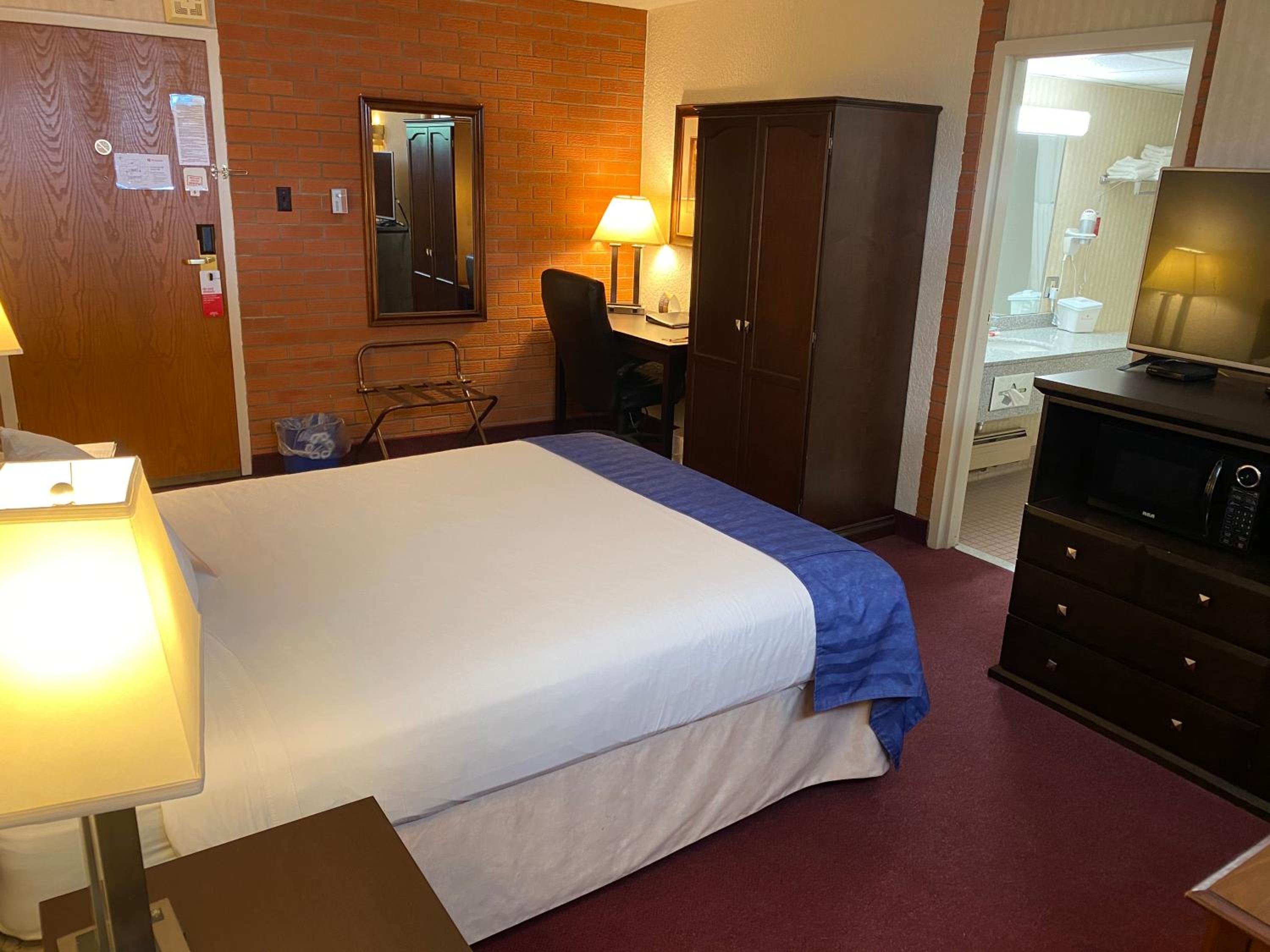 Queen Room - Non-Smoking - Photo 1