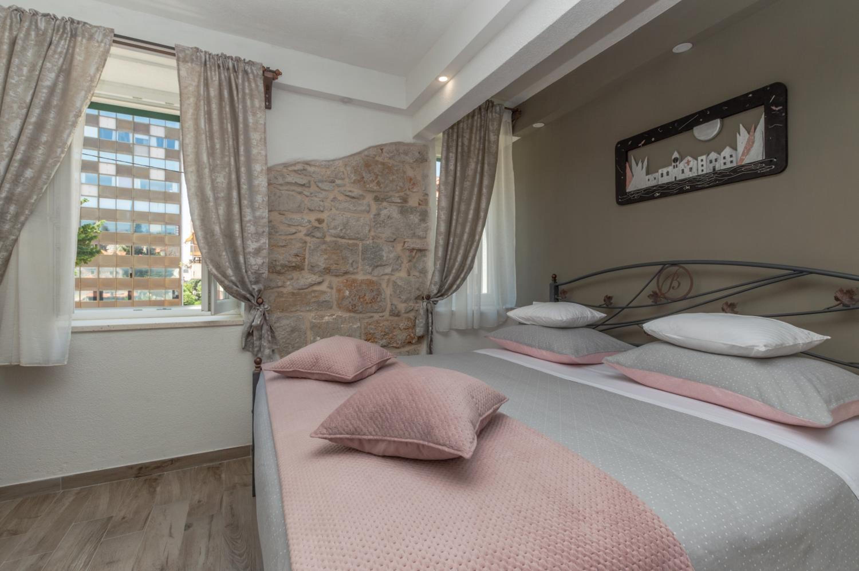 Studio Apartment - Photo 12