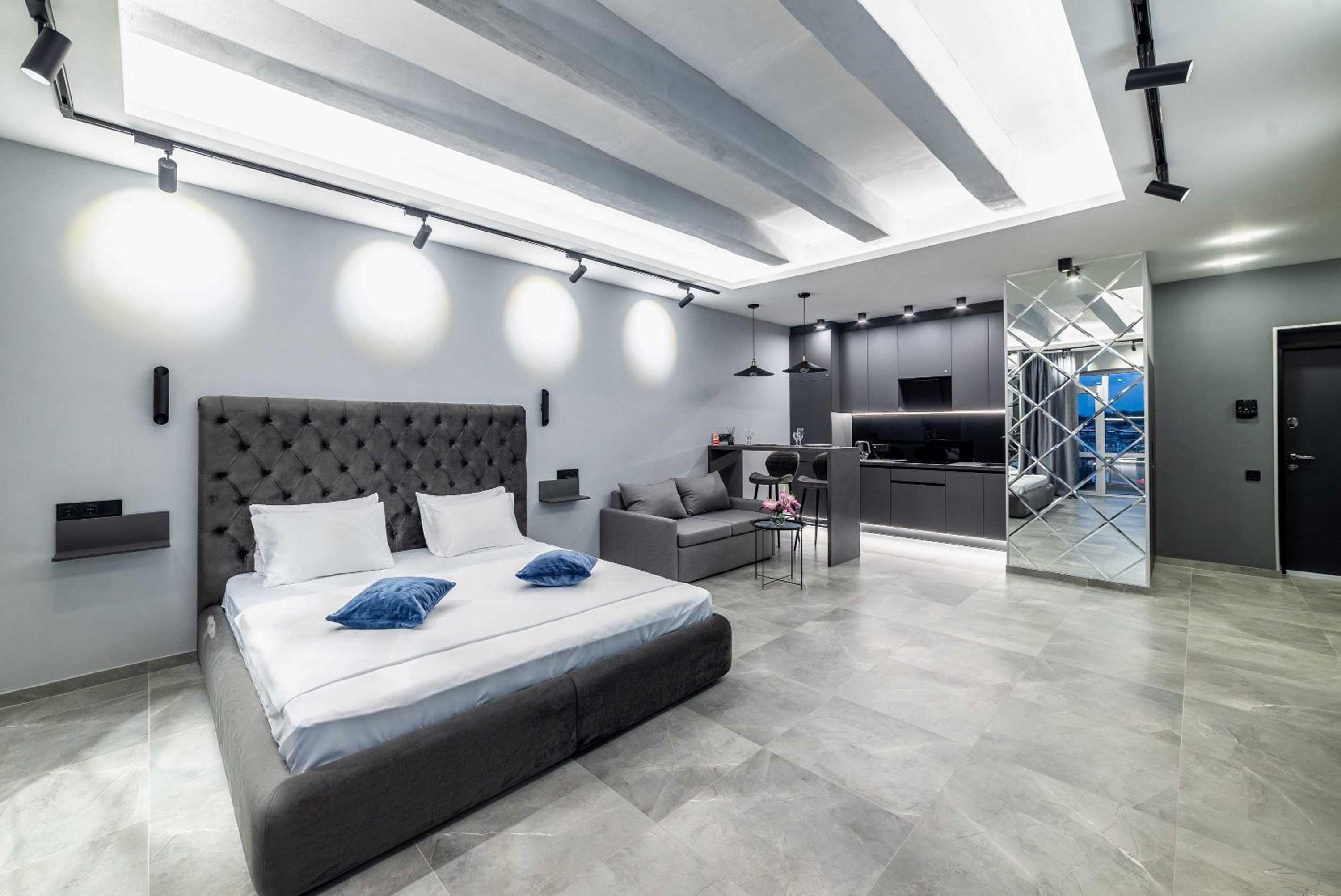 King Suite with Balcony photo 1