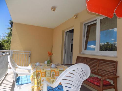 Apartment with Terrace - Photo 6