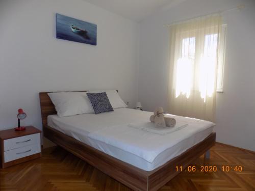 Apartment with Sea View - Photo 10