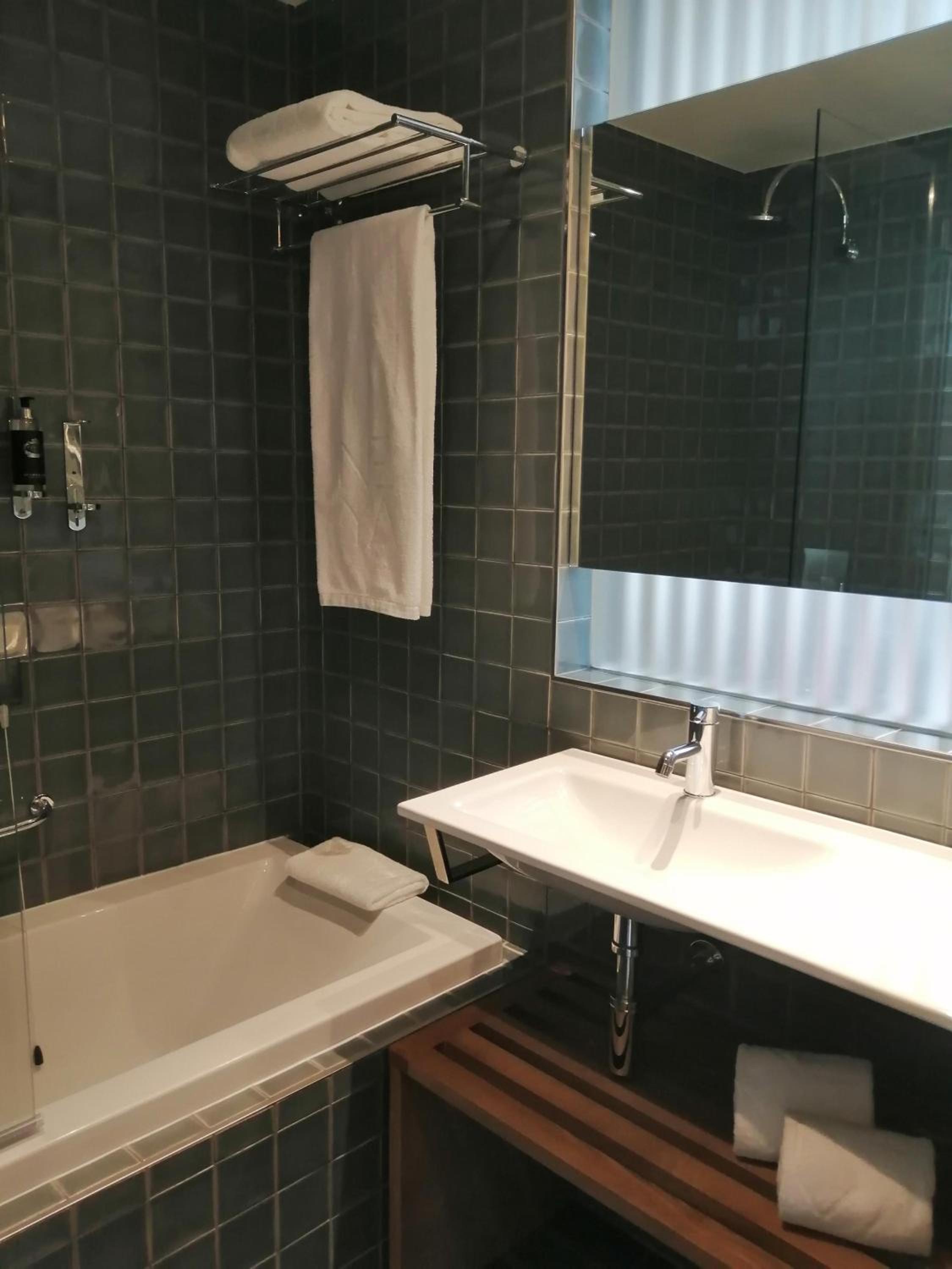 Suite with River View - Photo 14