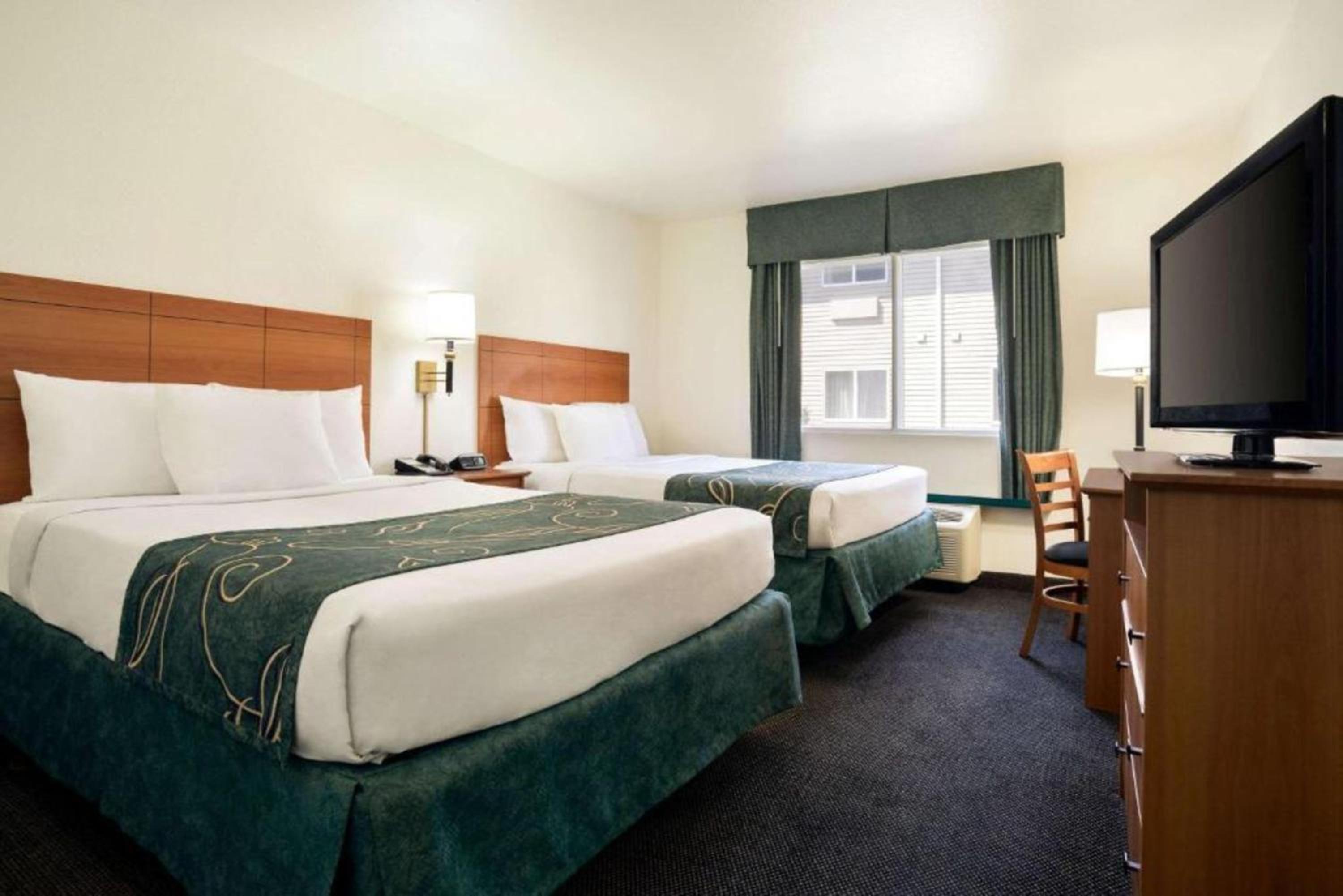 Queen Room with Two Queen Beds - Non-Smoking - Photo 1