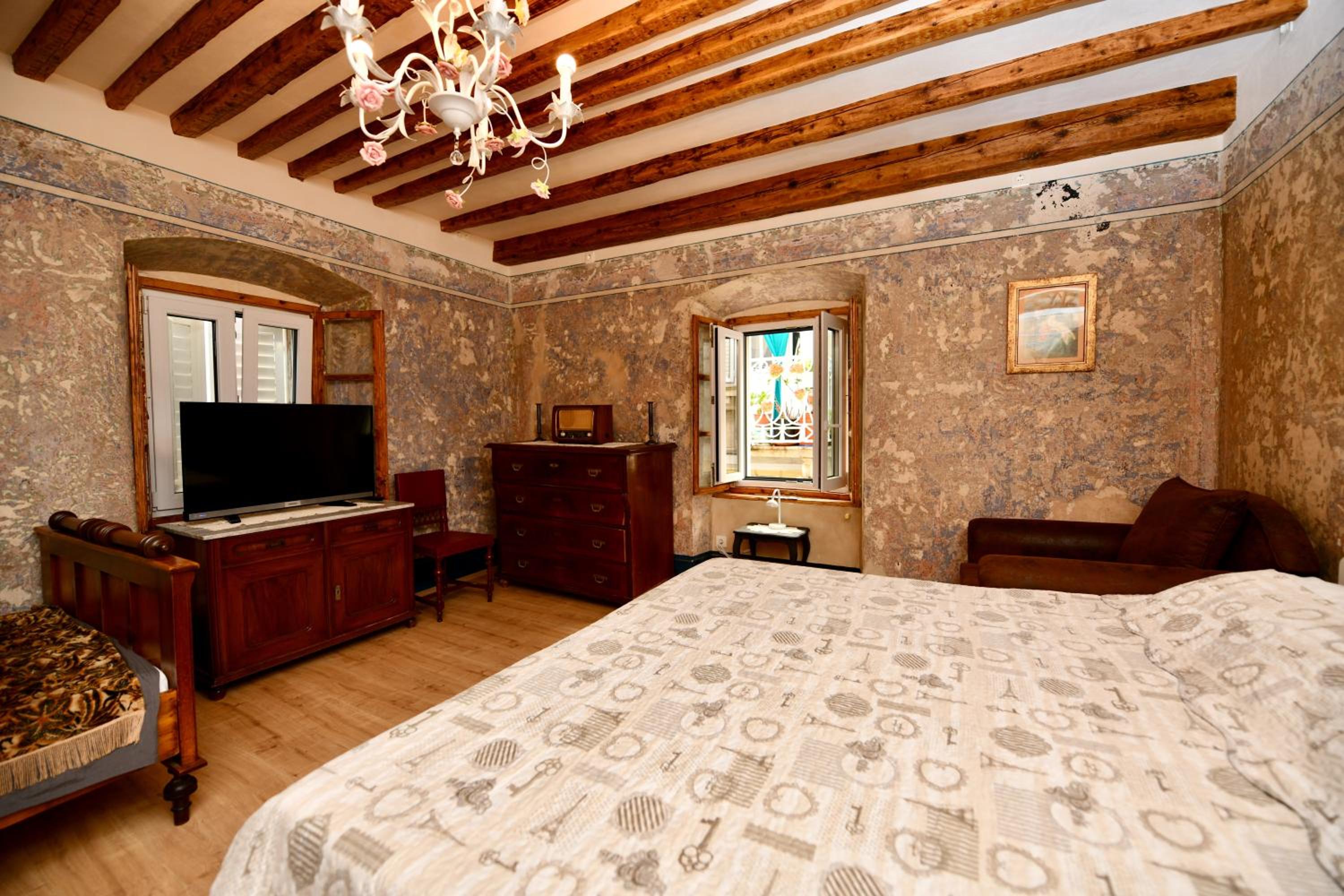 Superior Double or Twin Room with City View photo 1