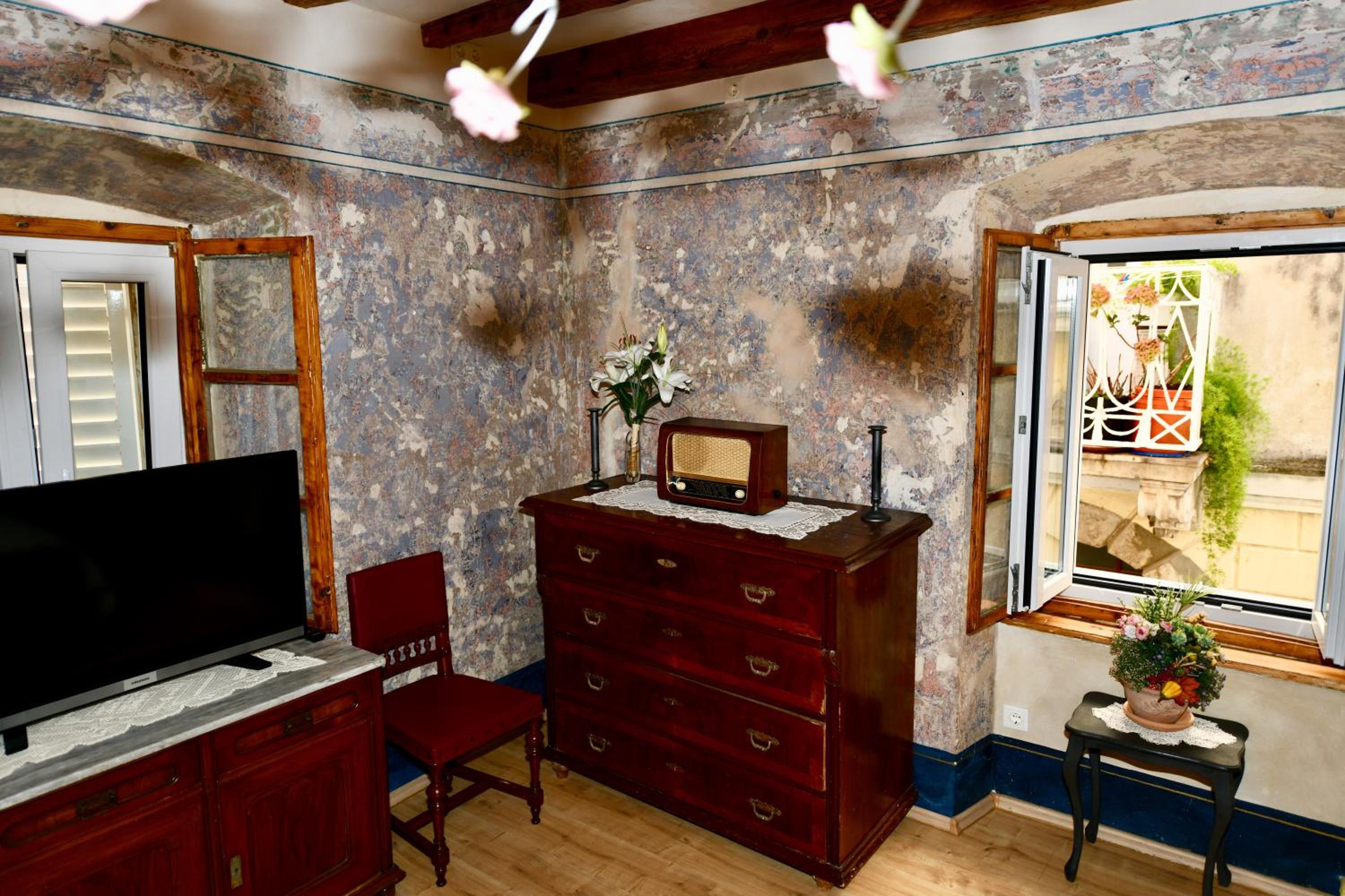 Superior Double or Twin Room with City View photo 2