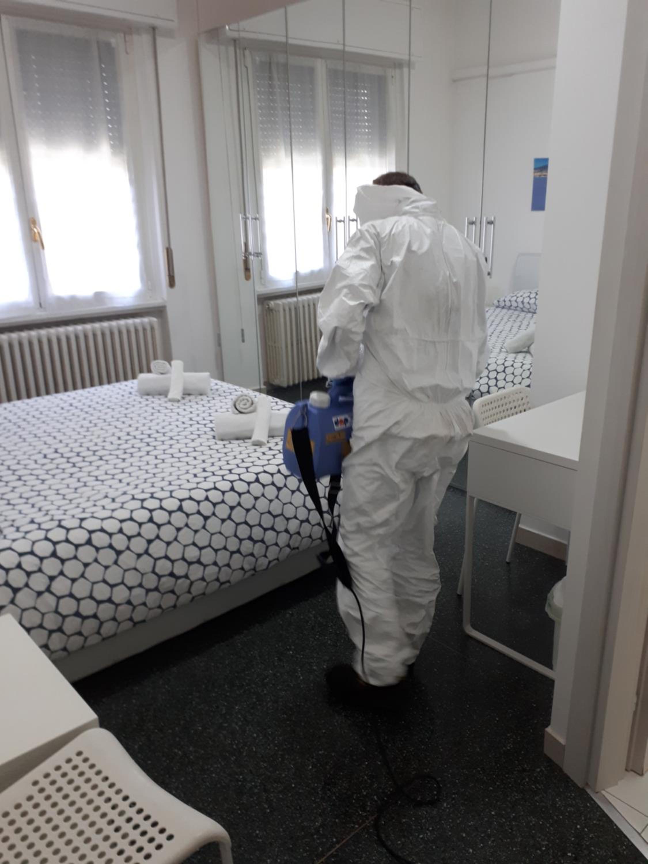 Double Room with Private Bathroom - Photo 33