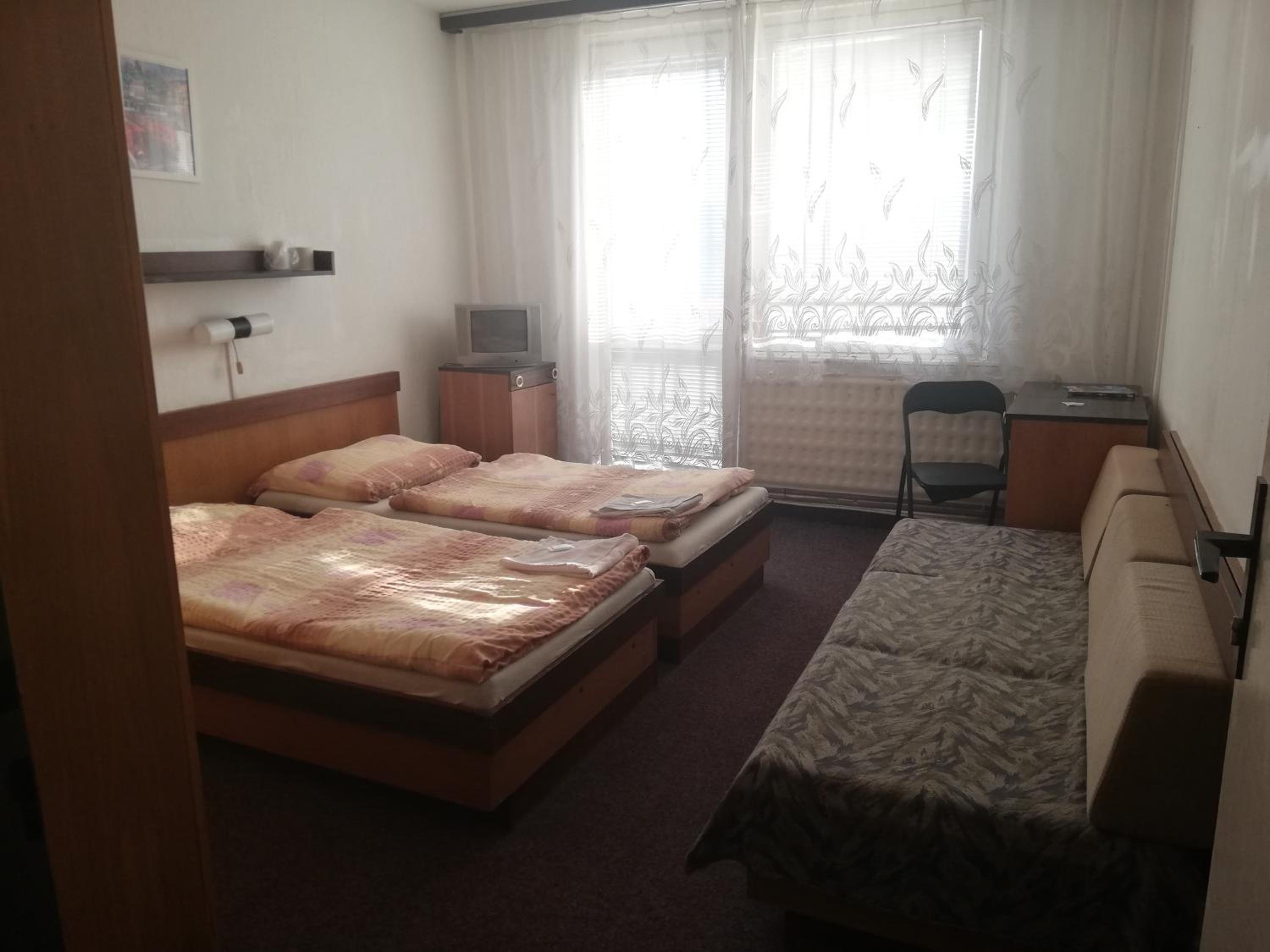 Twin Room with Extra Bed photo 2