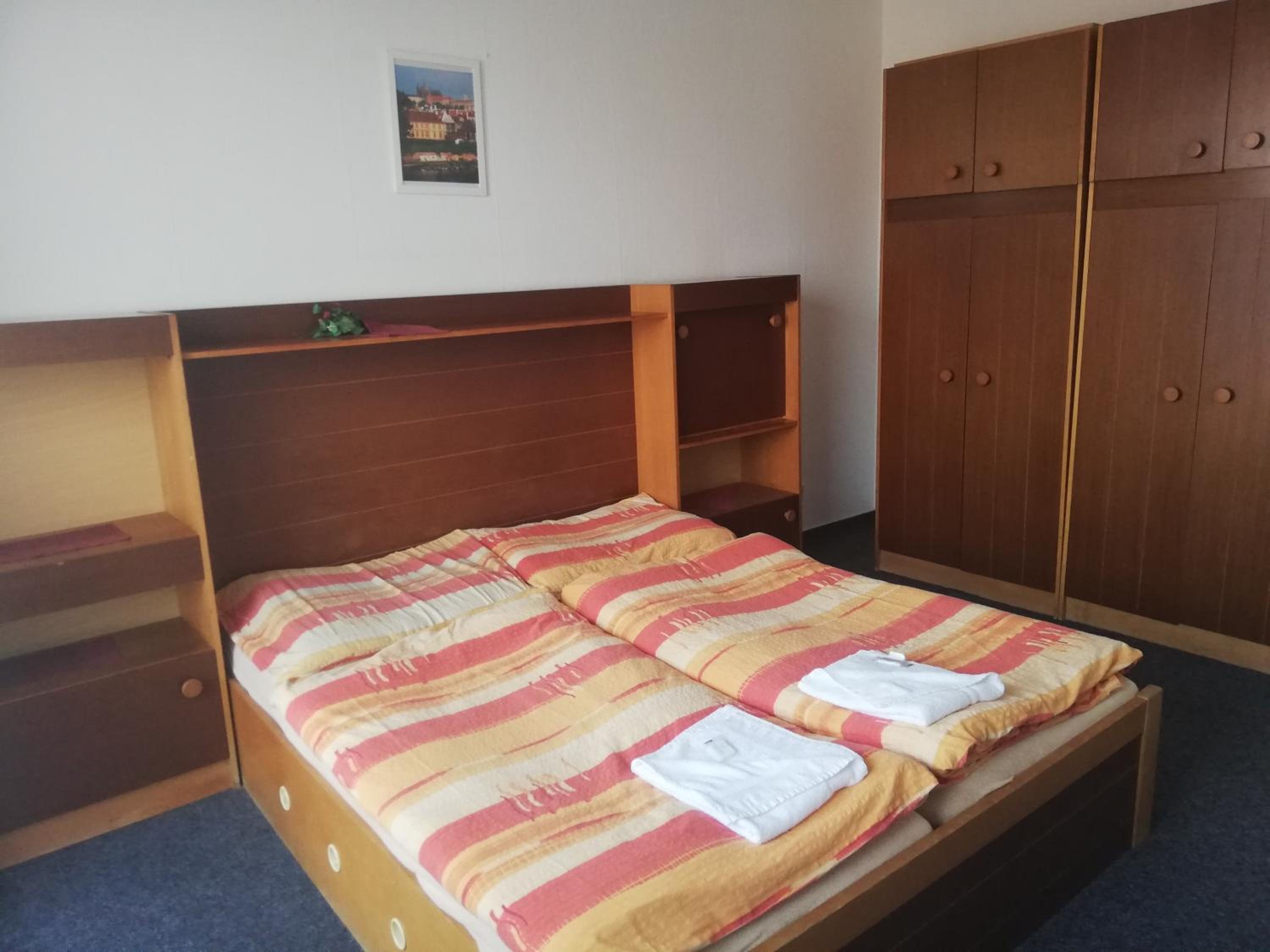 Double or Twin Room with Shared Bathroom photo 1