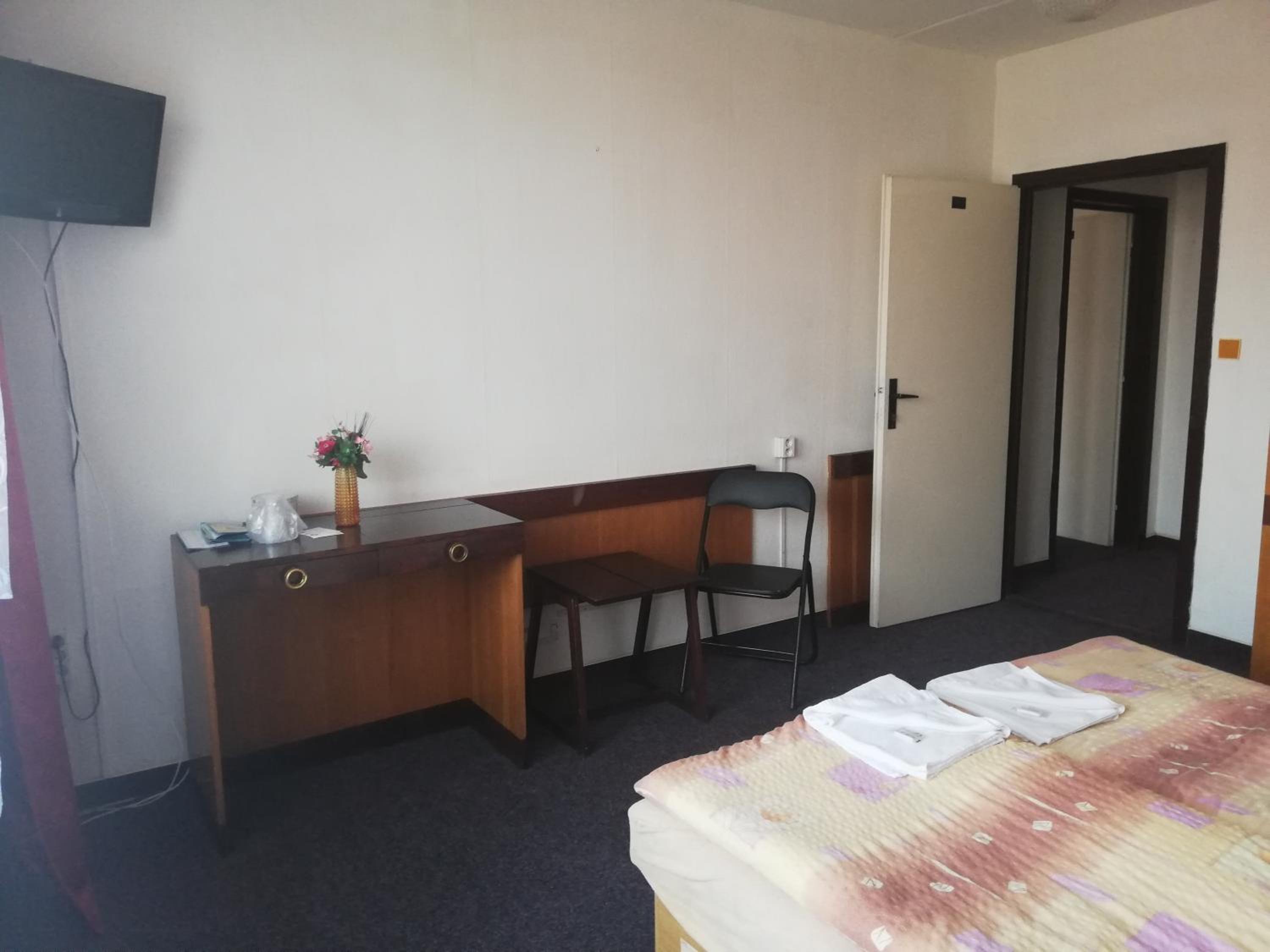 Double or Twin Room with Shared Bathroom photo 3