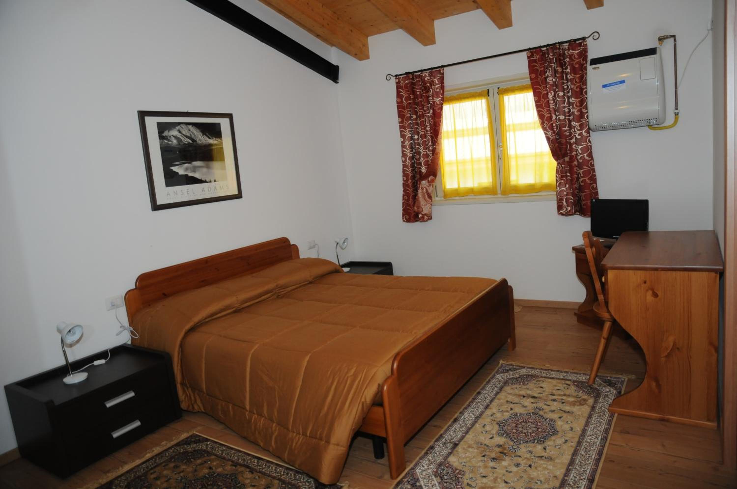 Large Double Room photo 2