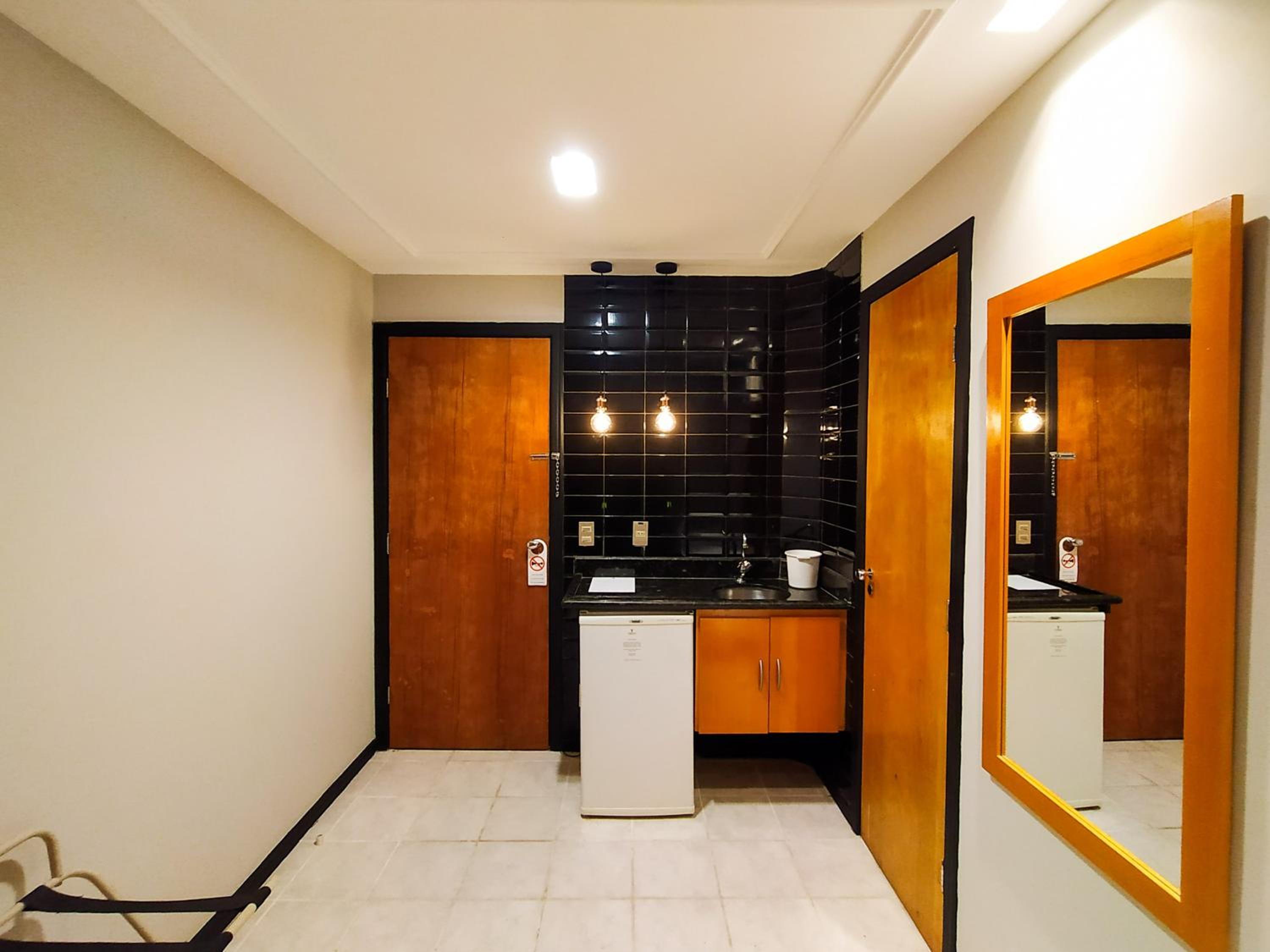Deluxe Double or Twin Room with City View photo 2