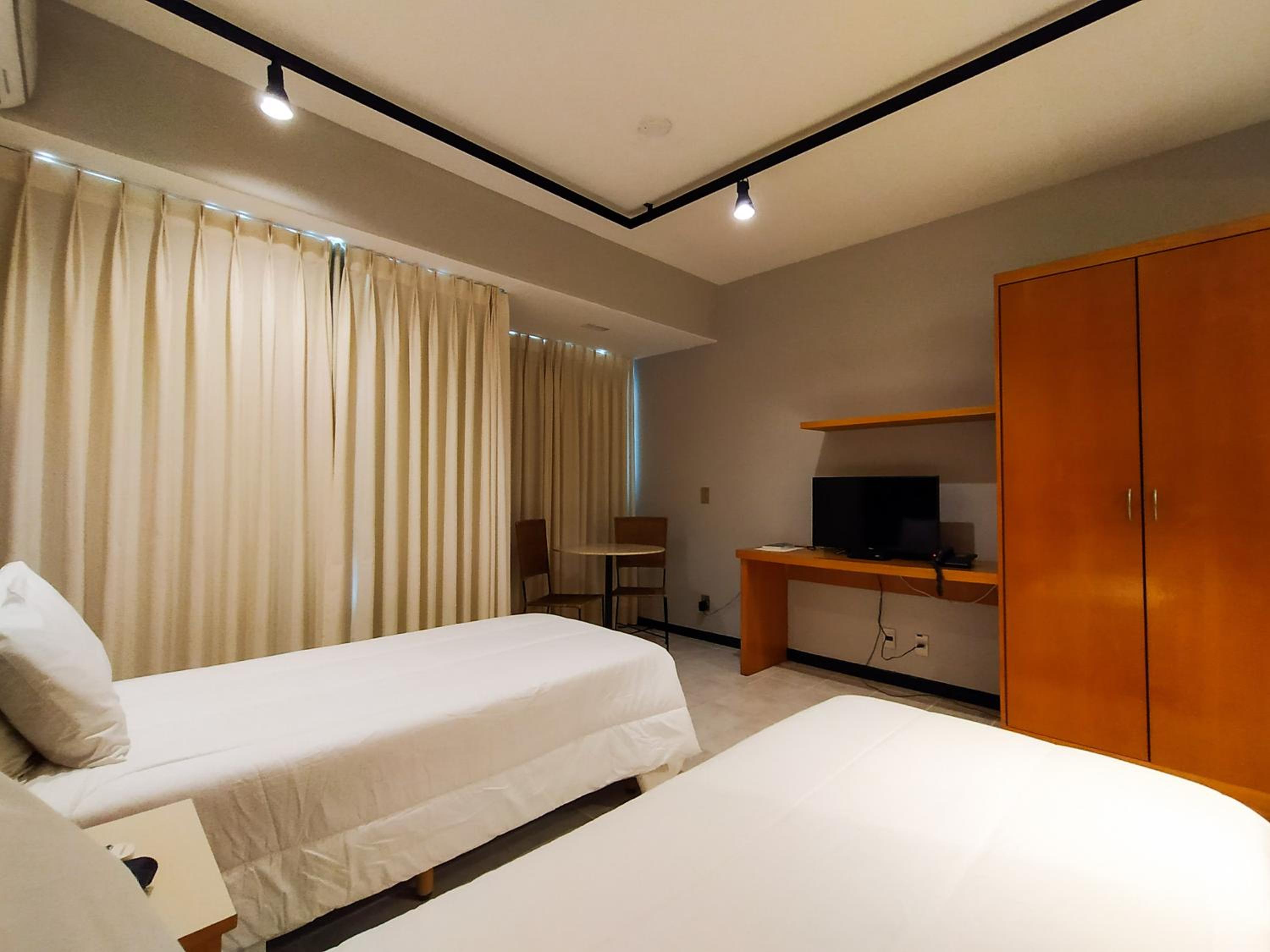 Deluxe Double or Twin Room with City View photo 3