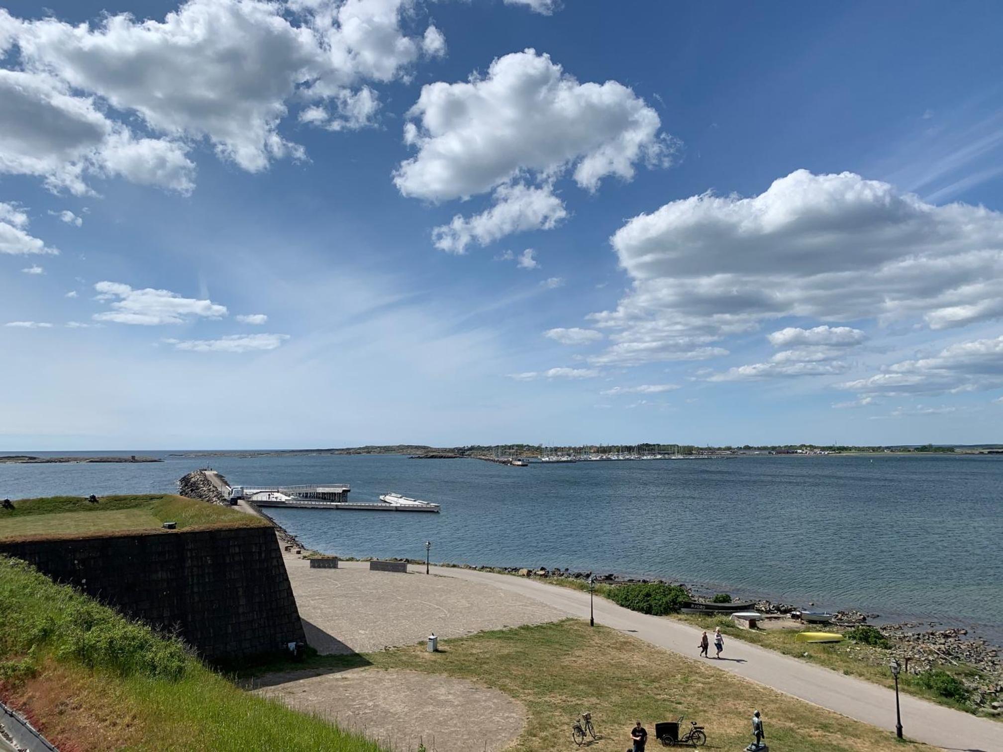 Family Room with Shared Bathroom, photo 7